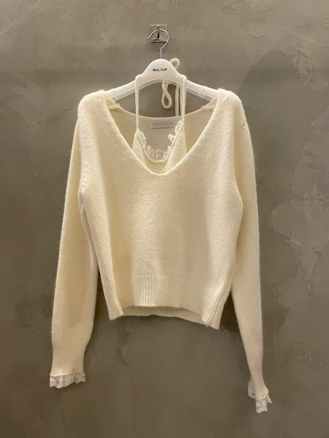 MP5439 軟糯綁結蕾絲掛脖背心V領上衣 *特價* (優惠碼同充值購物金不適用)