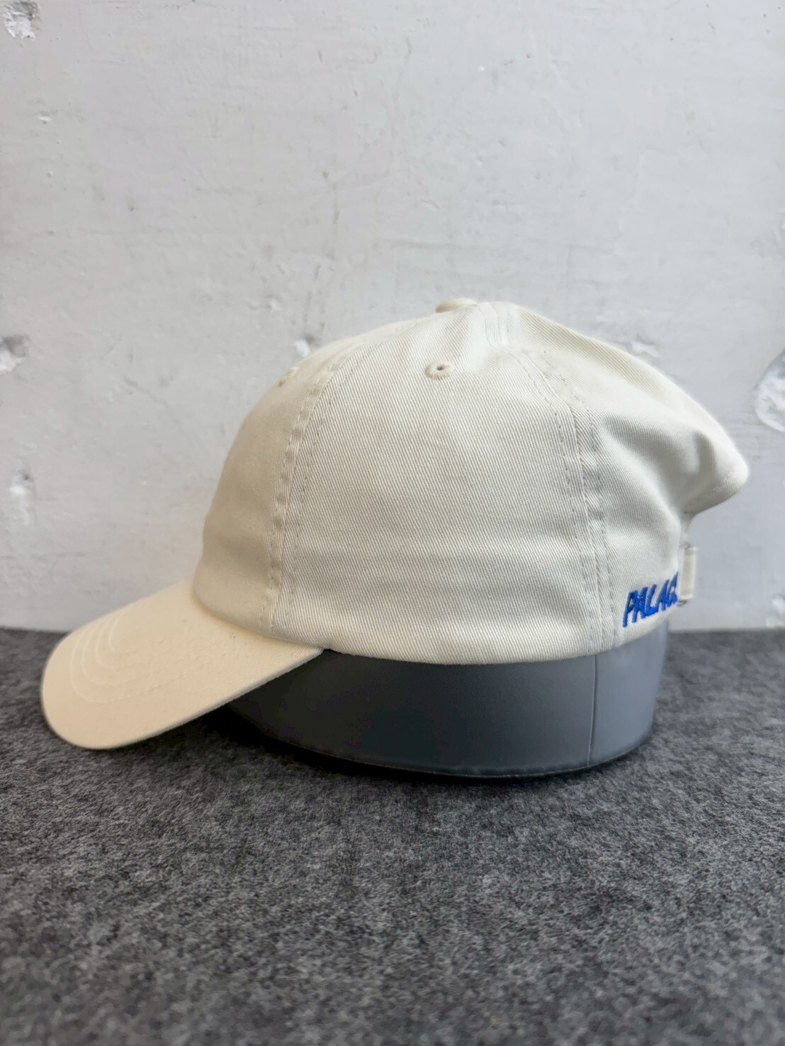 PALACE Duck Out 6-Panel Off-White