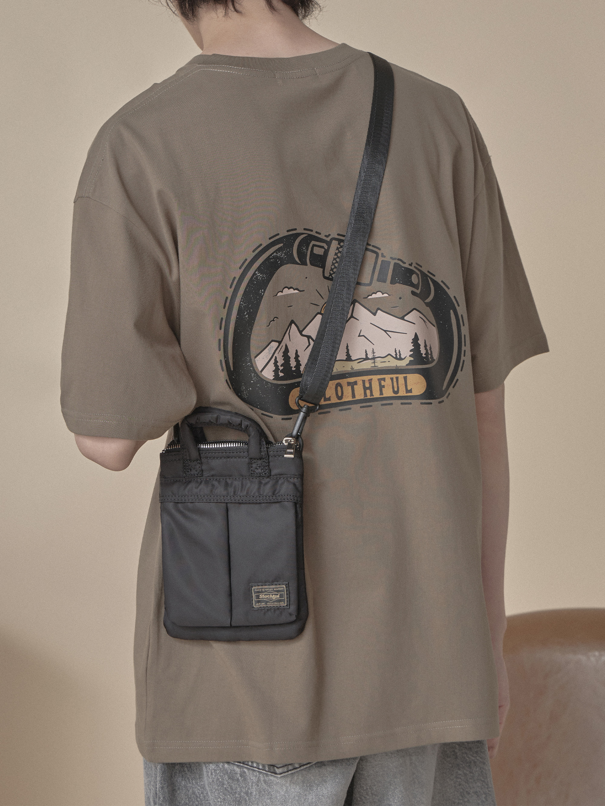 防潑水斜背小包