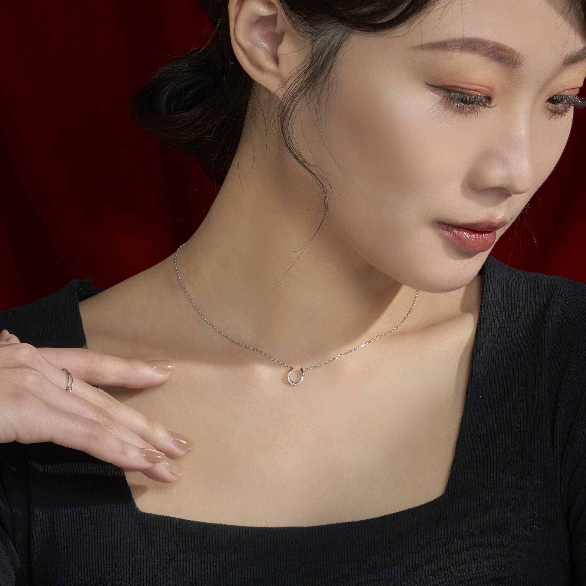 馬蹄造型純銀項鍊，是幸運與祝福象徵的飾品與禮物