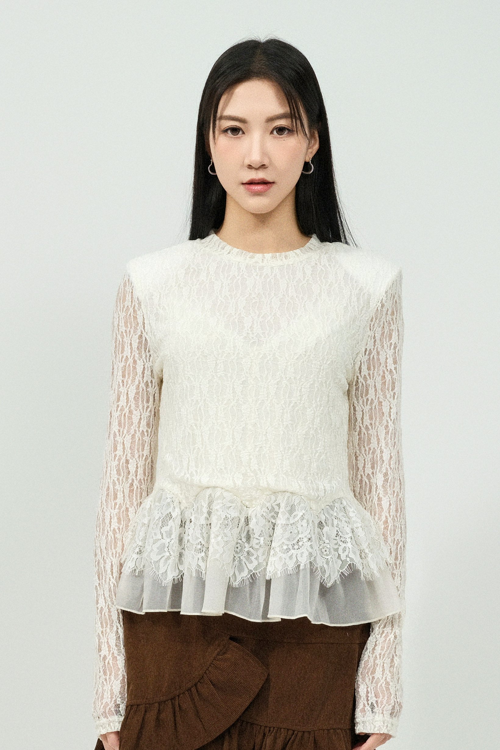 雙層小傘腳蕾絲上衣 (現貨款式）