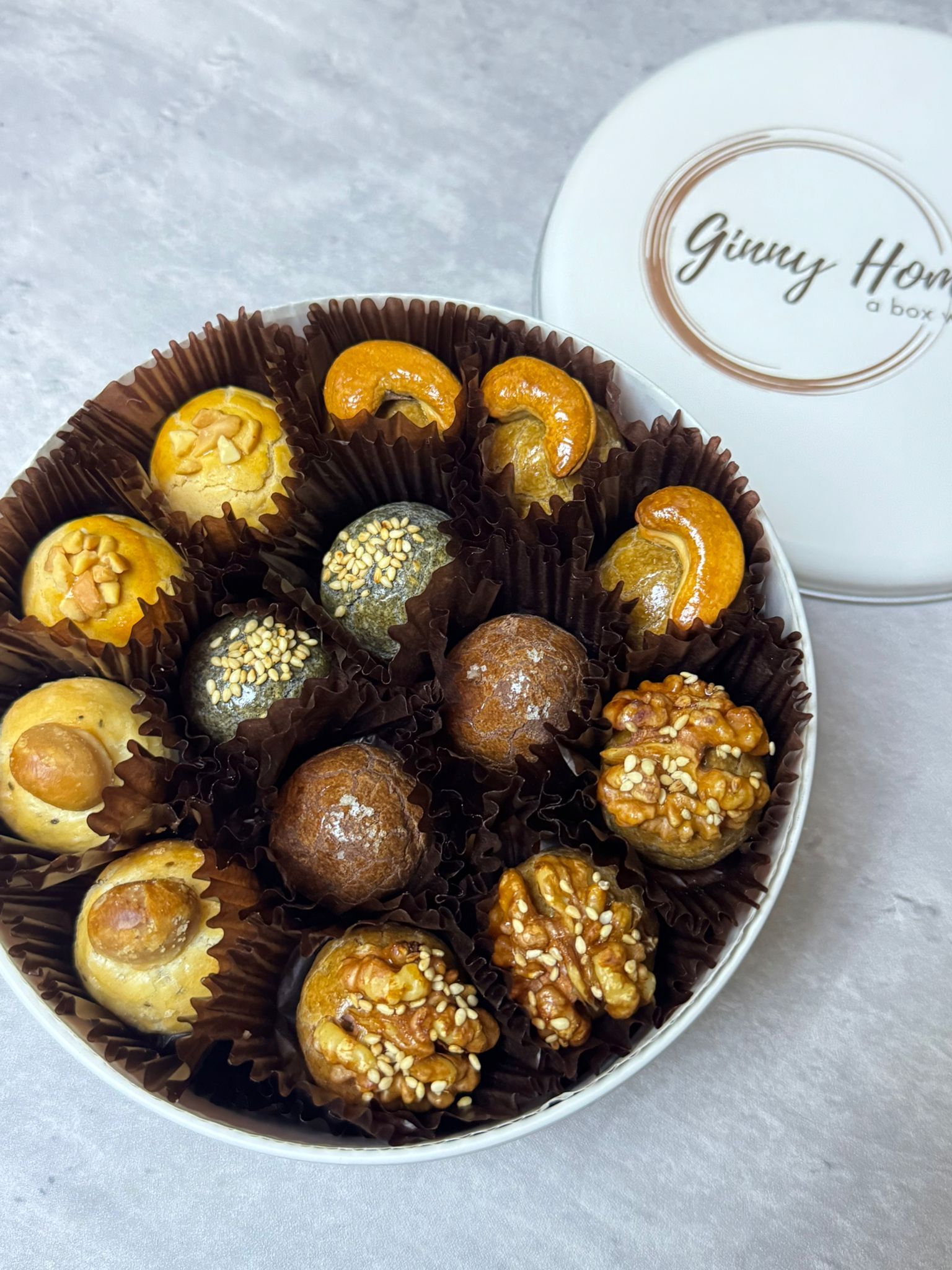 【預訂】手工一口酥鐵罐禮盒｜經典六口味（18 / 30 件入）