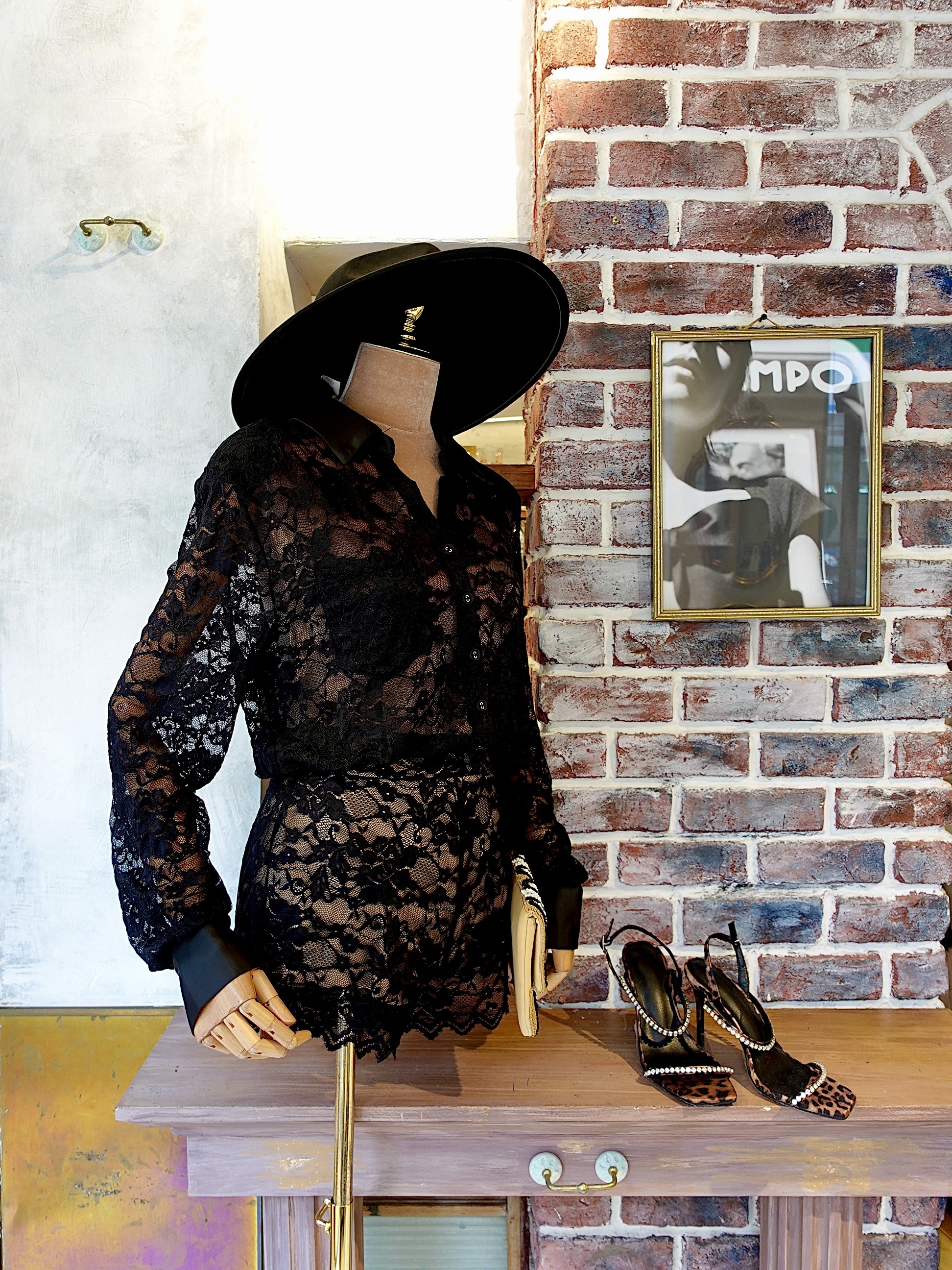 Midnight Black黑色網紗蕾絲緞面飾邊連身短褲  Romper