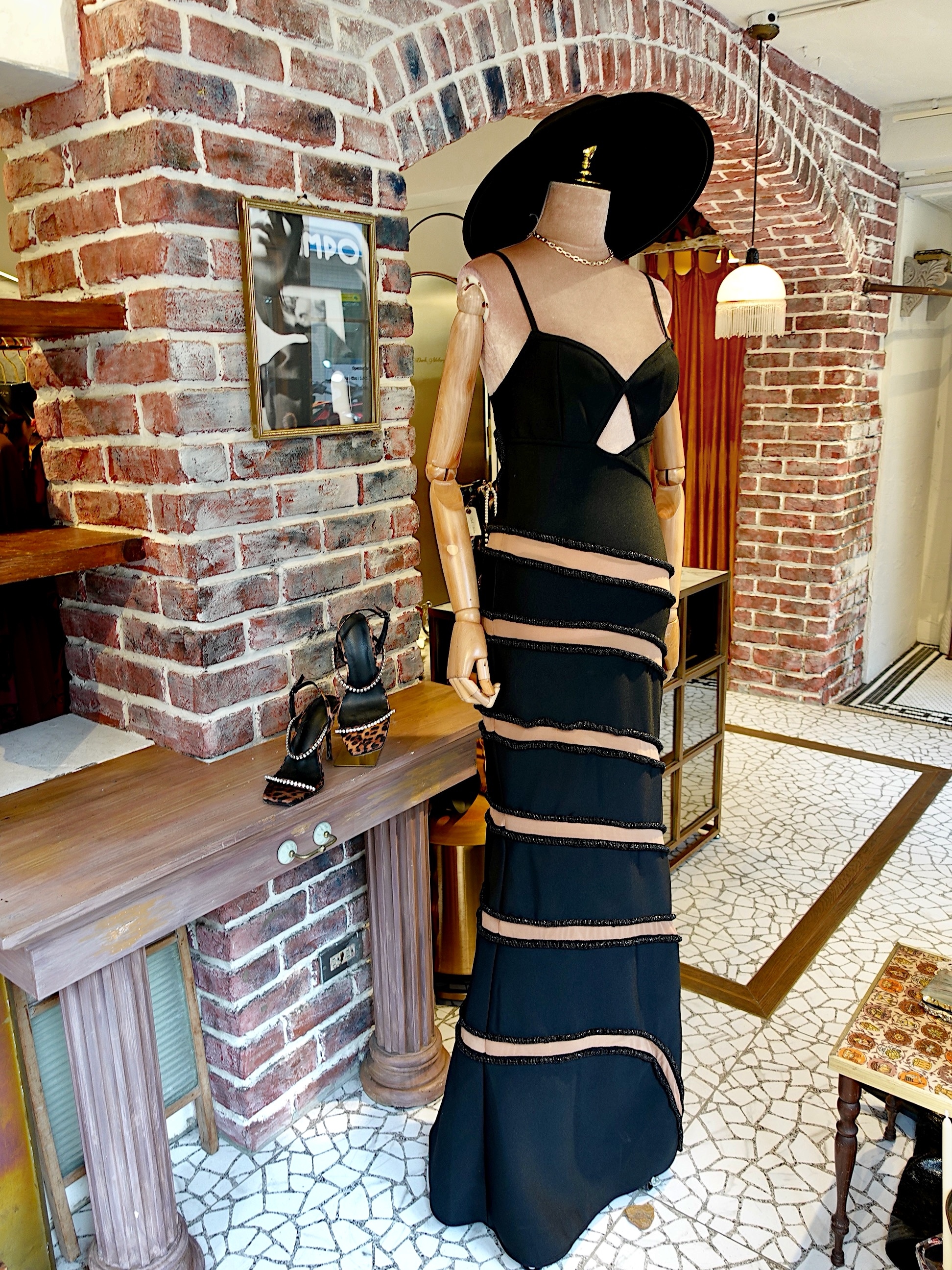 Black Honey黑色 Cutout水鑽飾邊網紗Dress