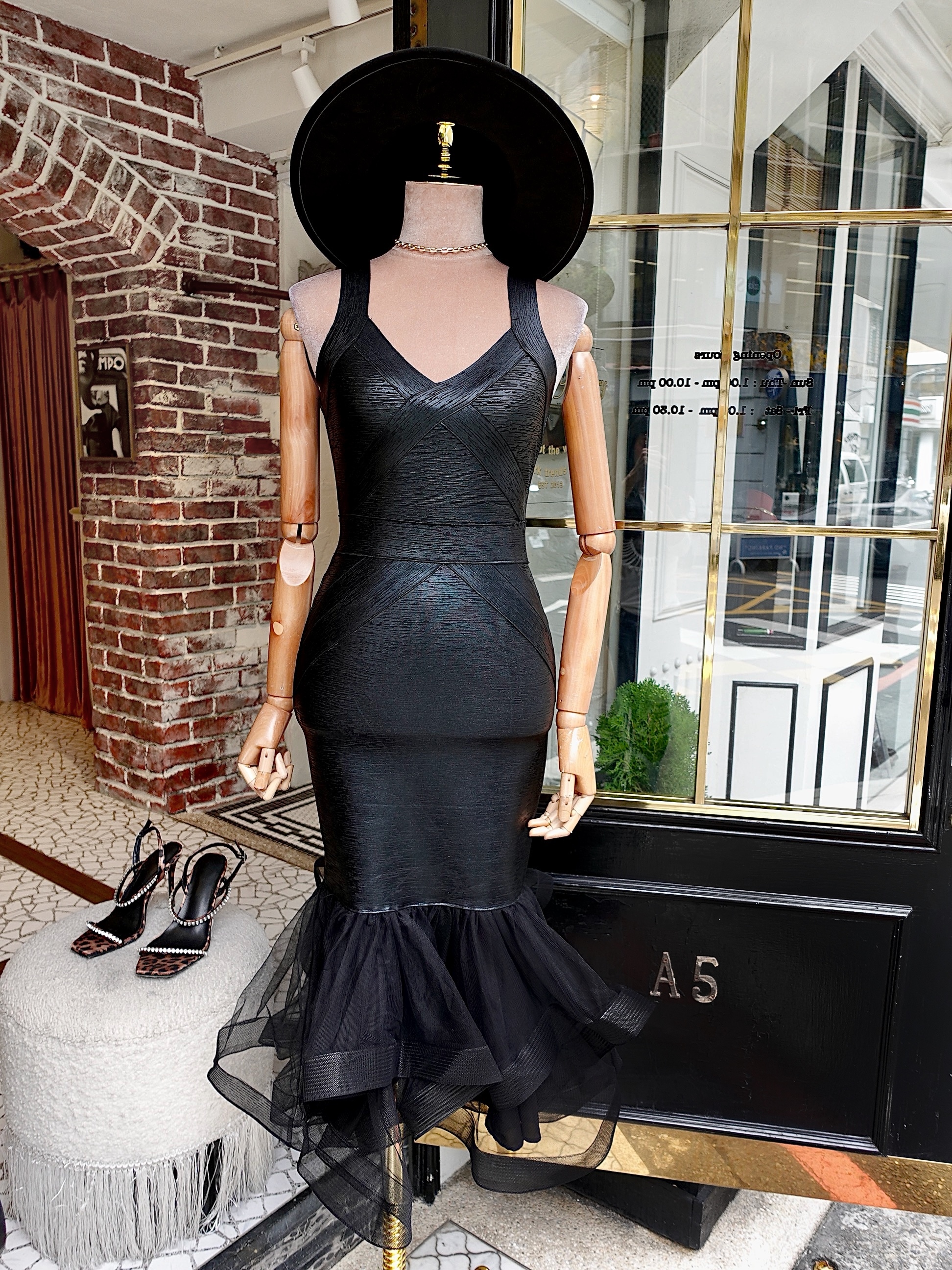 Black Moment黑色露背澎澎網紗荷葉繃帶Dress