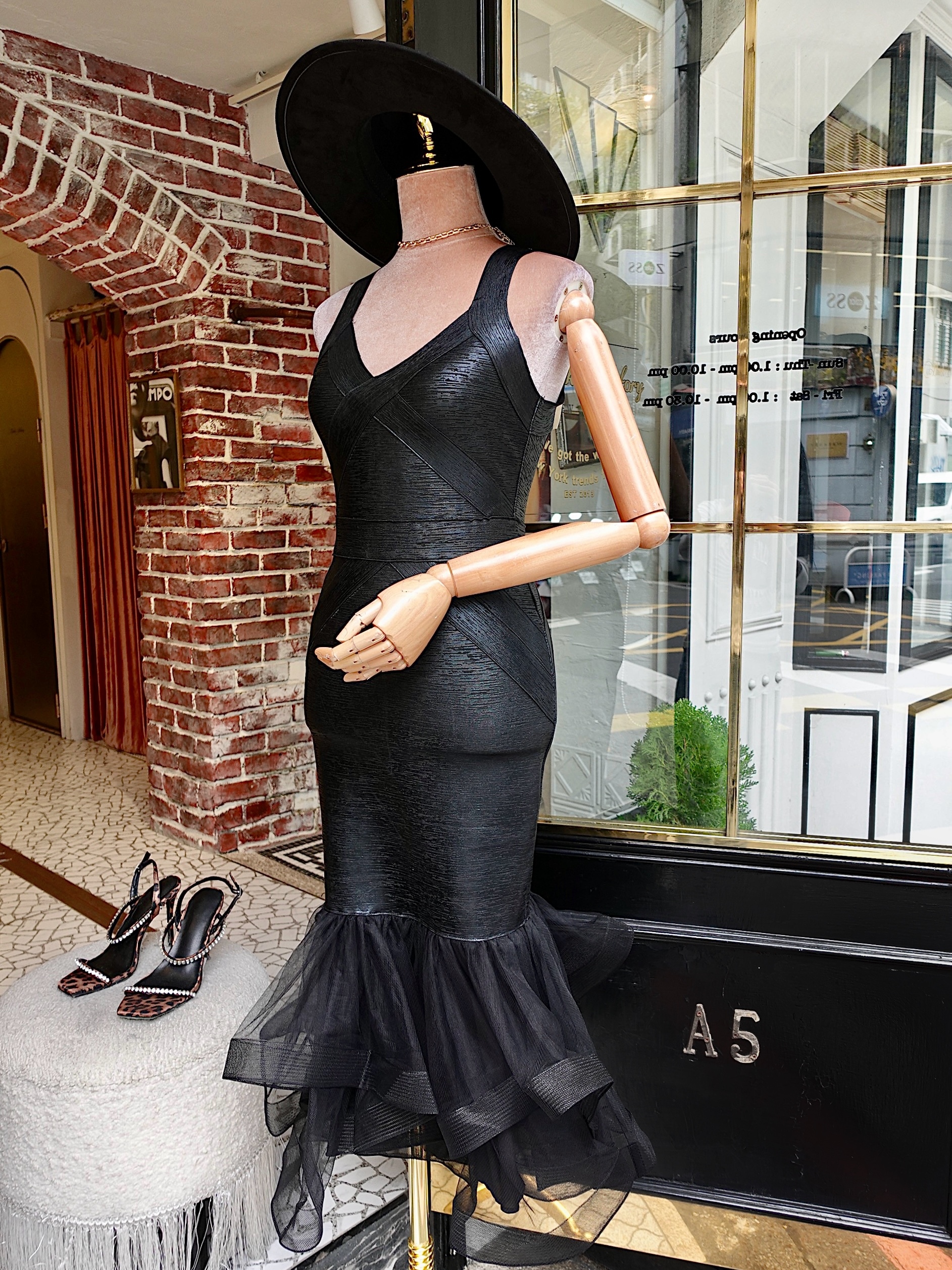 Black Moment黑色露背澎澎網紗荷葉繃帶Dress