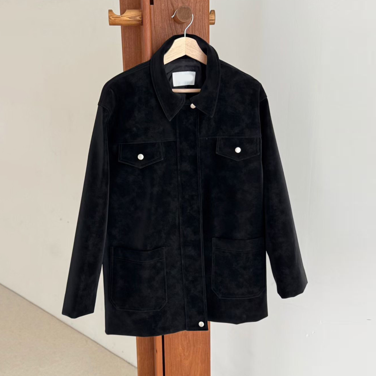 經典黑方形雙口袋造型翻領麂皮外套