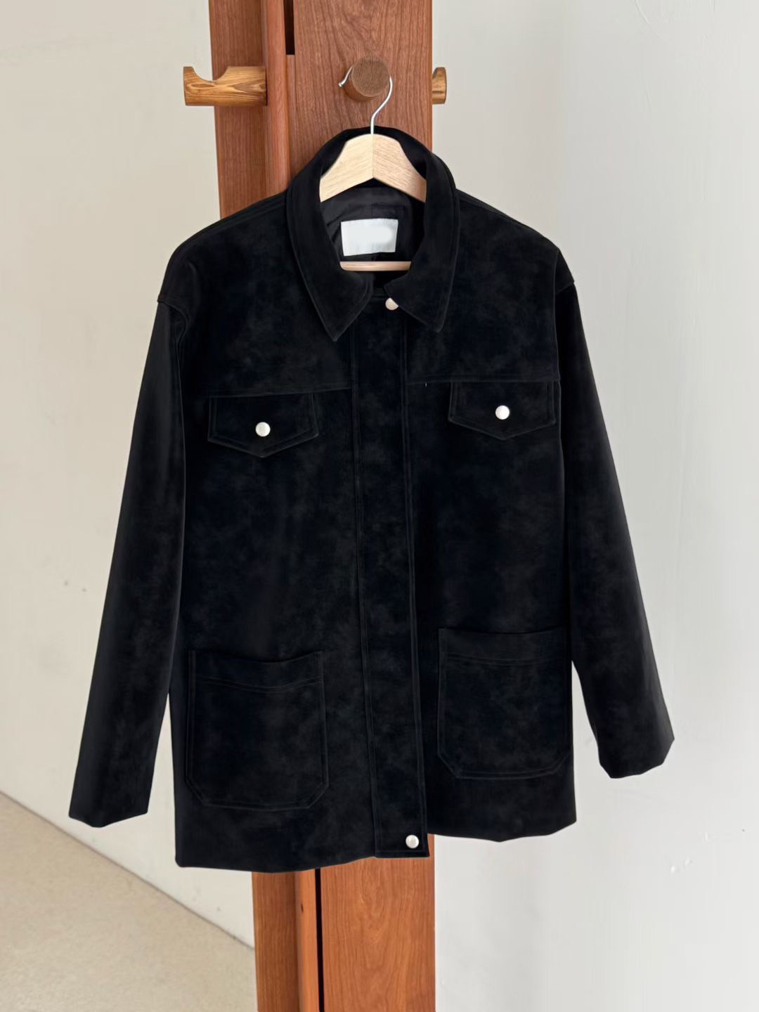 經典黑方形雙口袋造型翻領麂皮外套