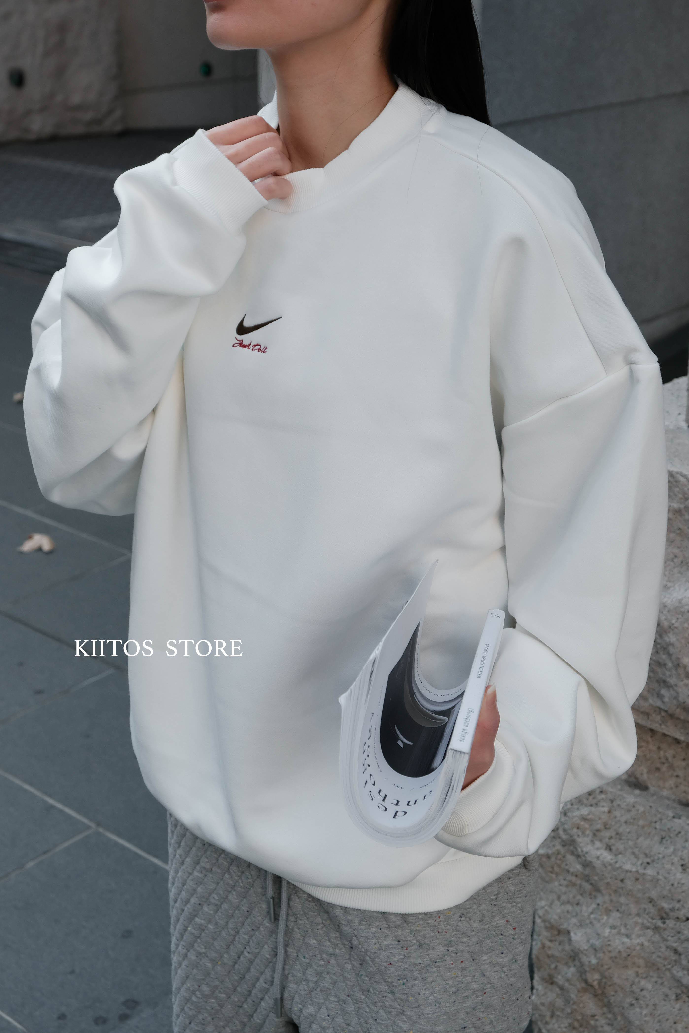 【預購】 Nike Therma-FIT "Pegasus" <馬年限定> CNY 圓領 大學T（內刷毛）白 IQ3819-133 / 咖 IQ3819-212