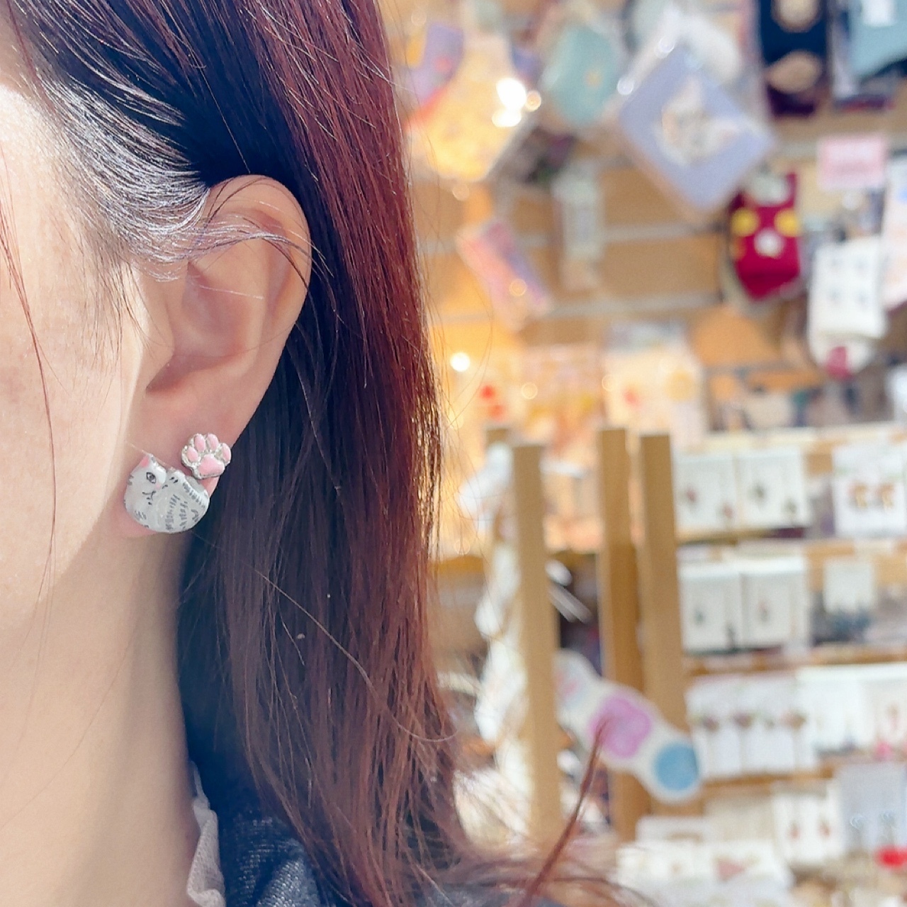 蜷成一團的貓耳環