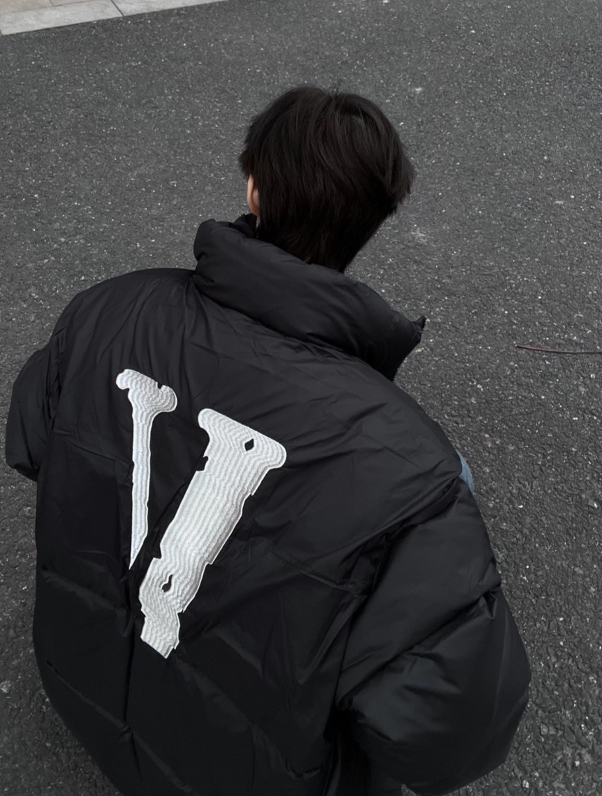 Vlone 羽絨衣 黑白字 黑銀 字母 哥德字 外套 VLCT21002