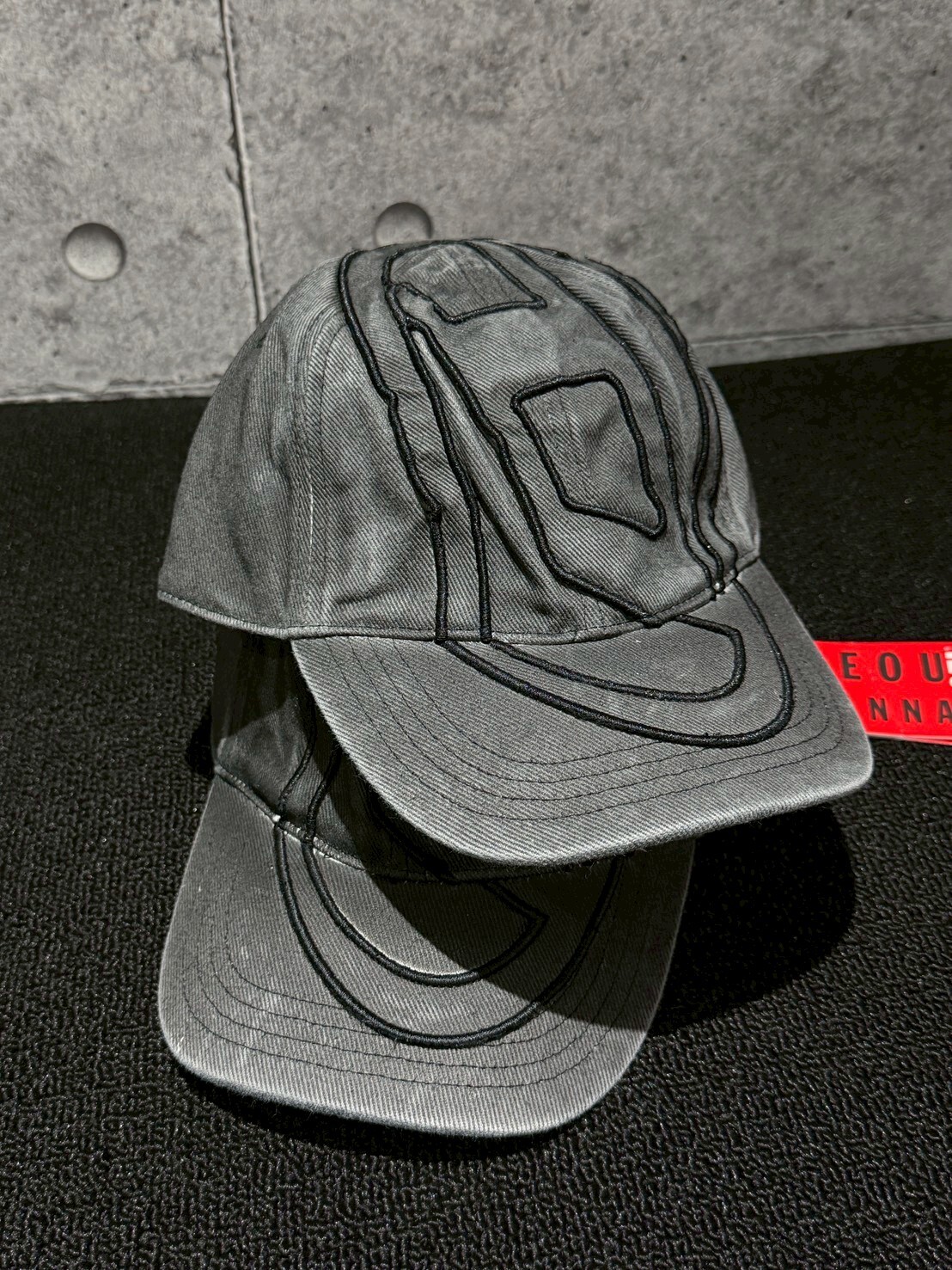 DIESEL 首爾限定 立體刺繡D Logo帽 水洗黑灰