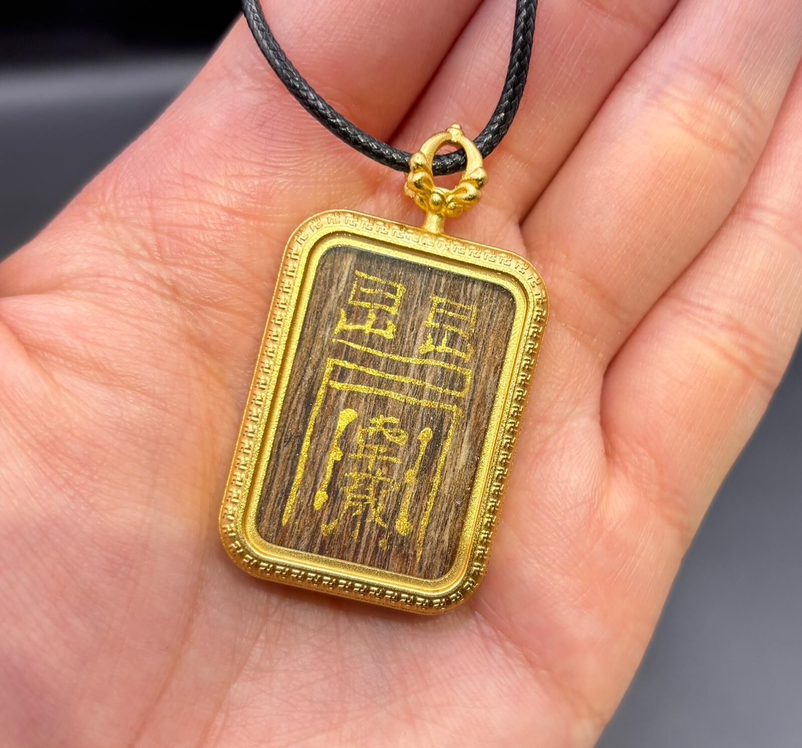 NC260119-H128-E238-沉香手繪唐卡吊墜連繩鏈(需留中文全名，已包開光，會提供開光視頻，3月頭到貨只限尖沙咀門店自取）