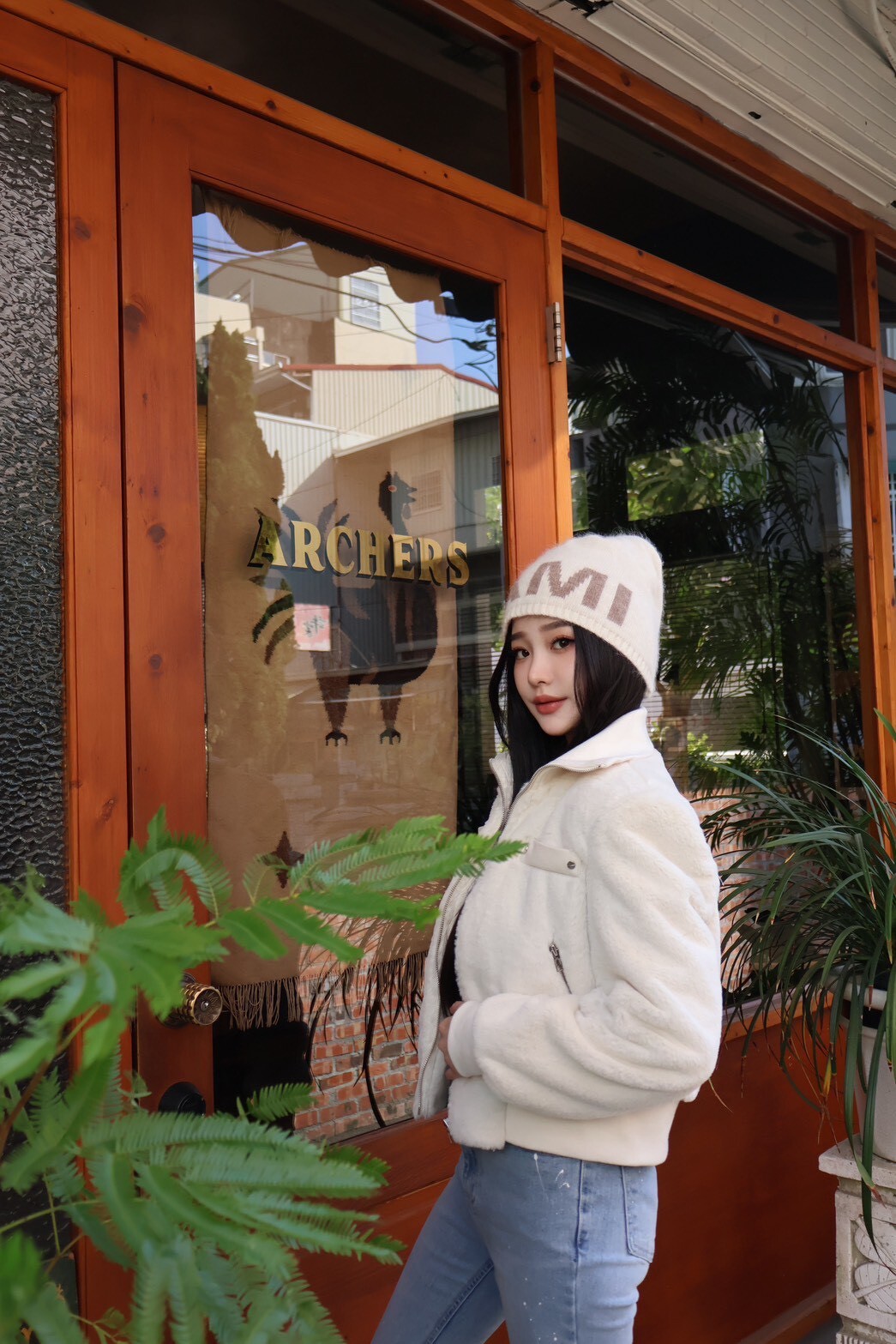 F215奶油柔絨立領外套