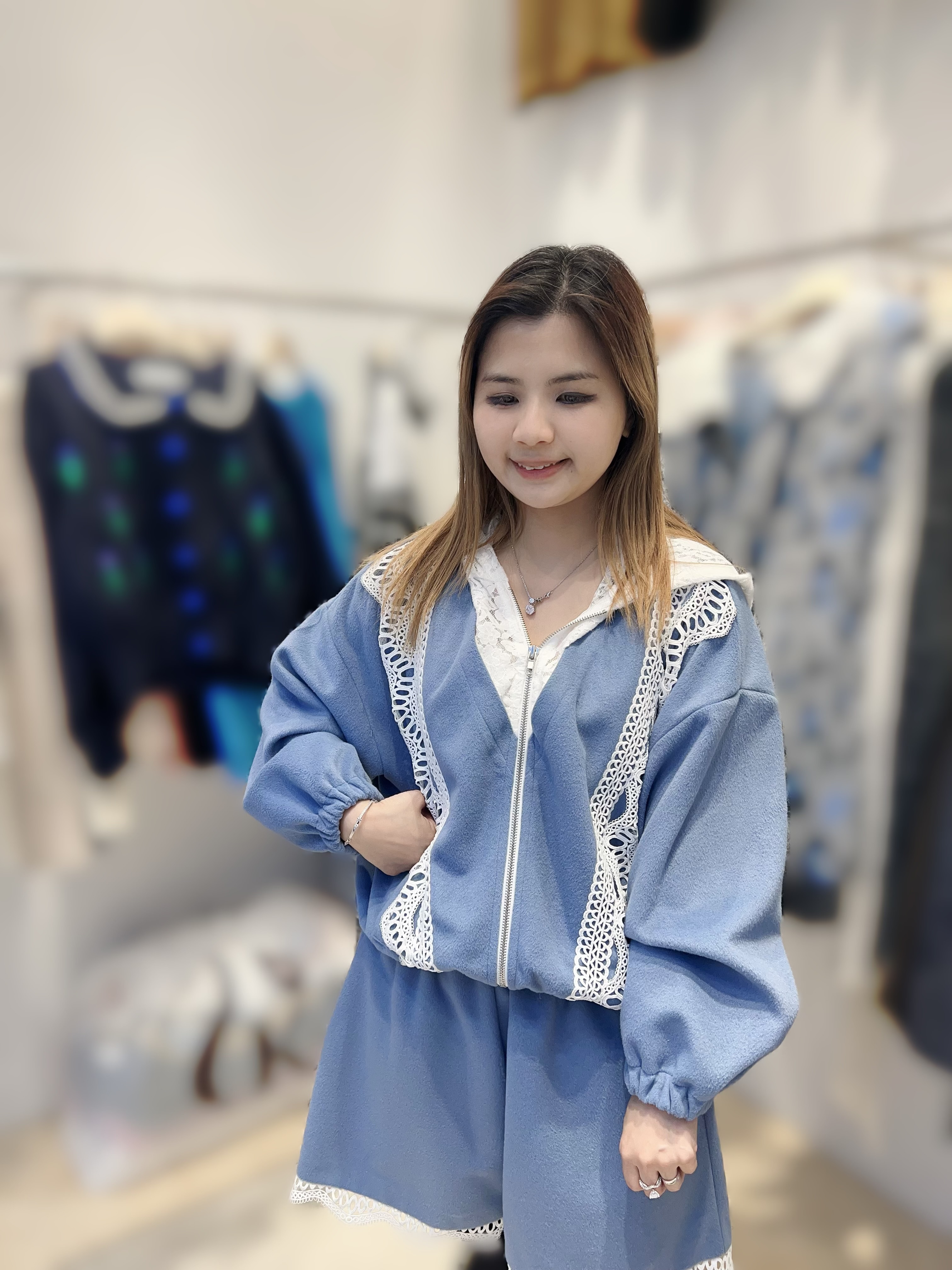 AE19 胸45 長21 $449 (一口價)