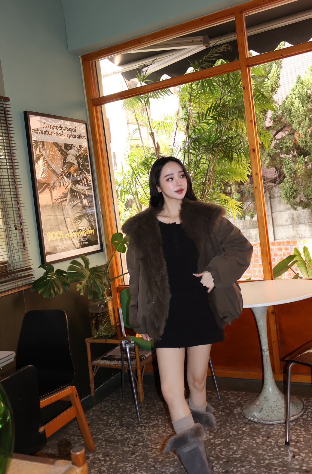 F221鴨絨真毛牛角