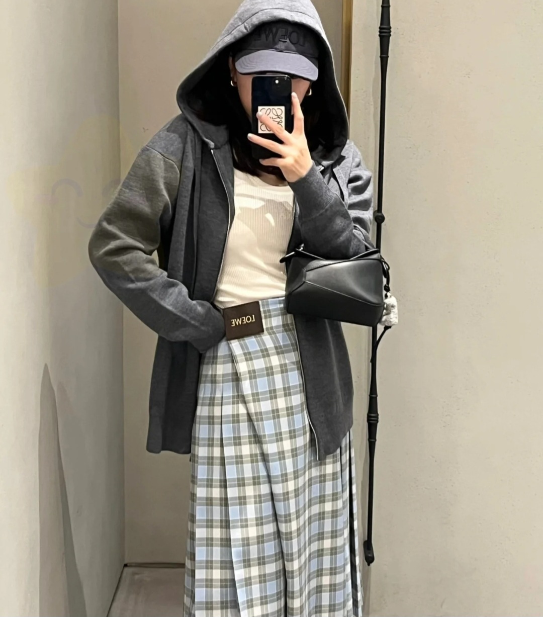 LOEWE 深灰色 背後Logo 拉鏈外套