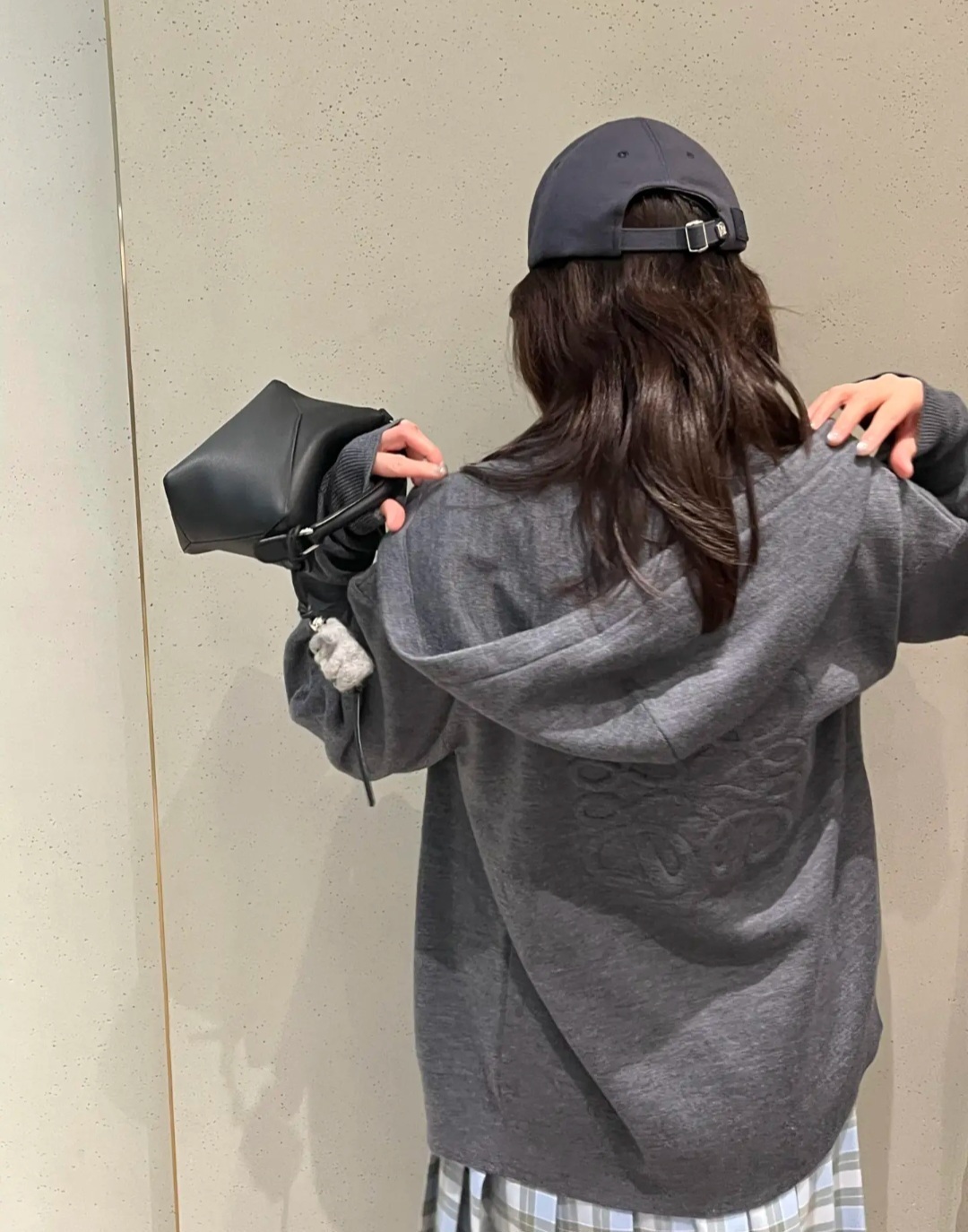 LOEWE 深灰色 背後Logo 拉鏈外套