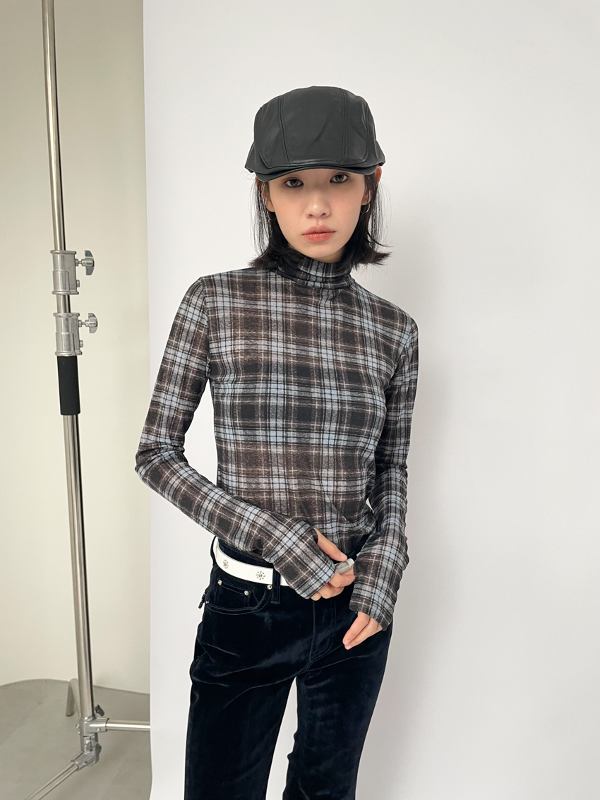 center seam tencel wool mock neck thumbhole base top