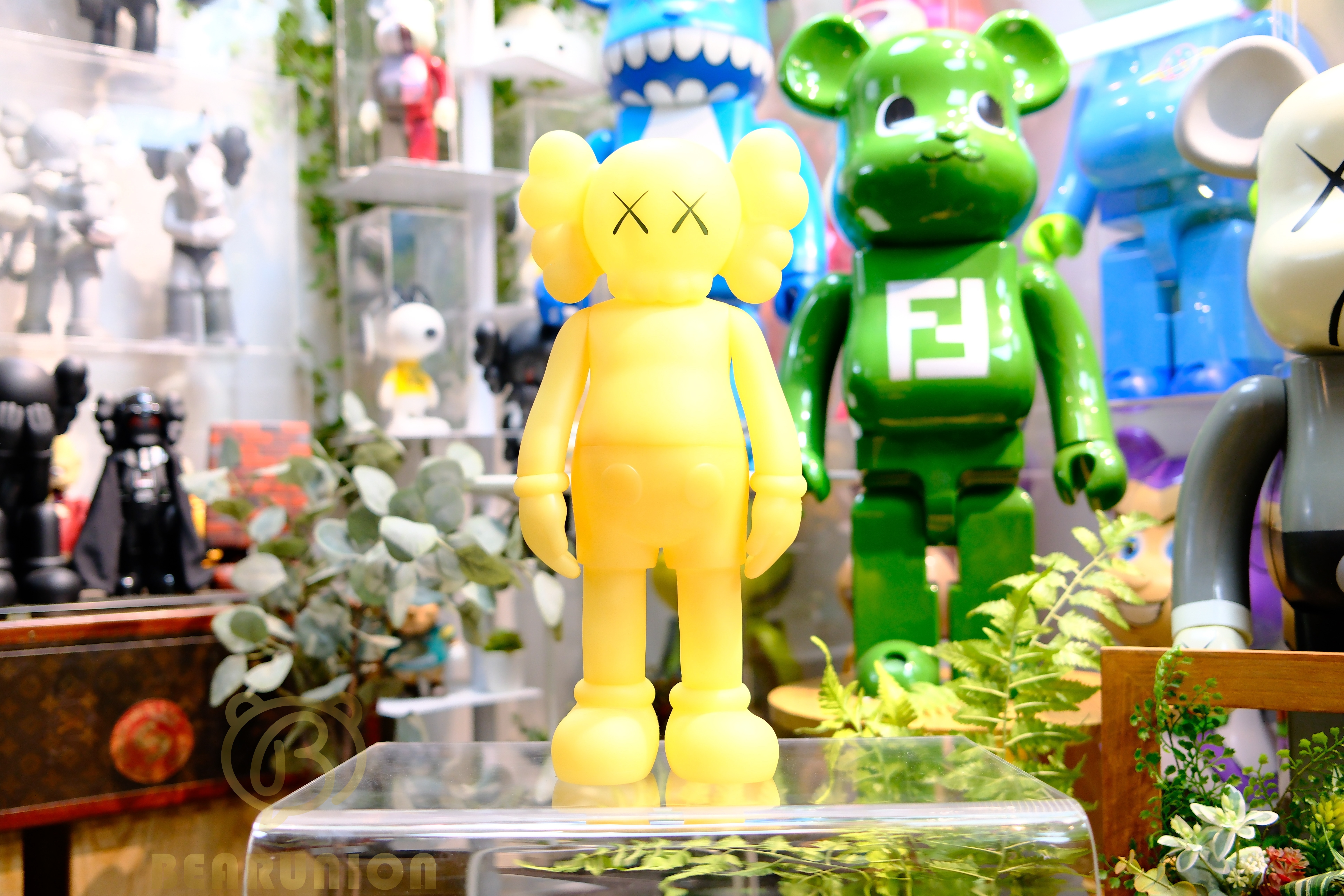 🥇現貨🥇KAWS Five Years Later CompanionVinyl FigureGlow In The Dark (Green Eyes) 5YL