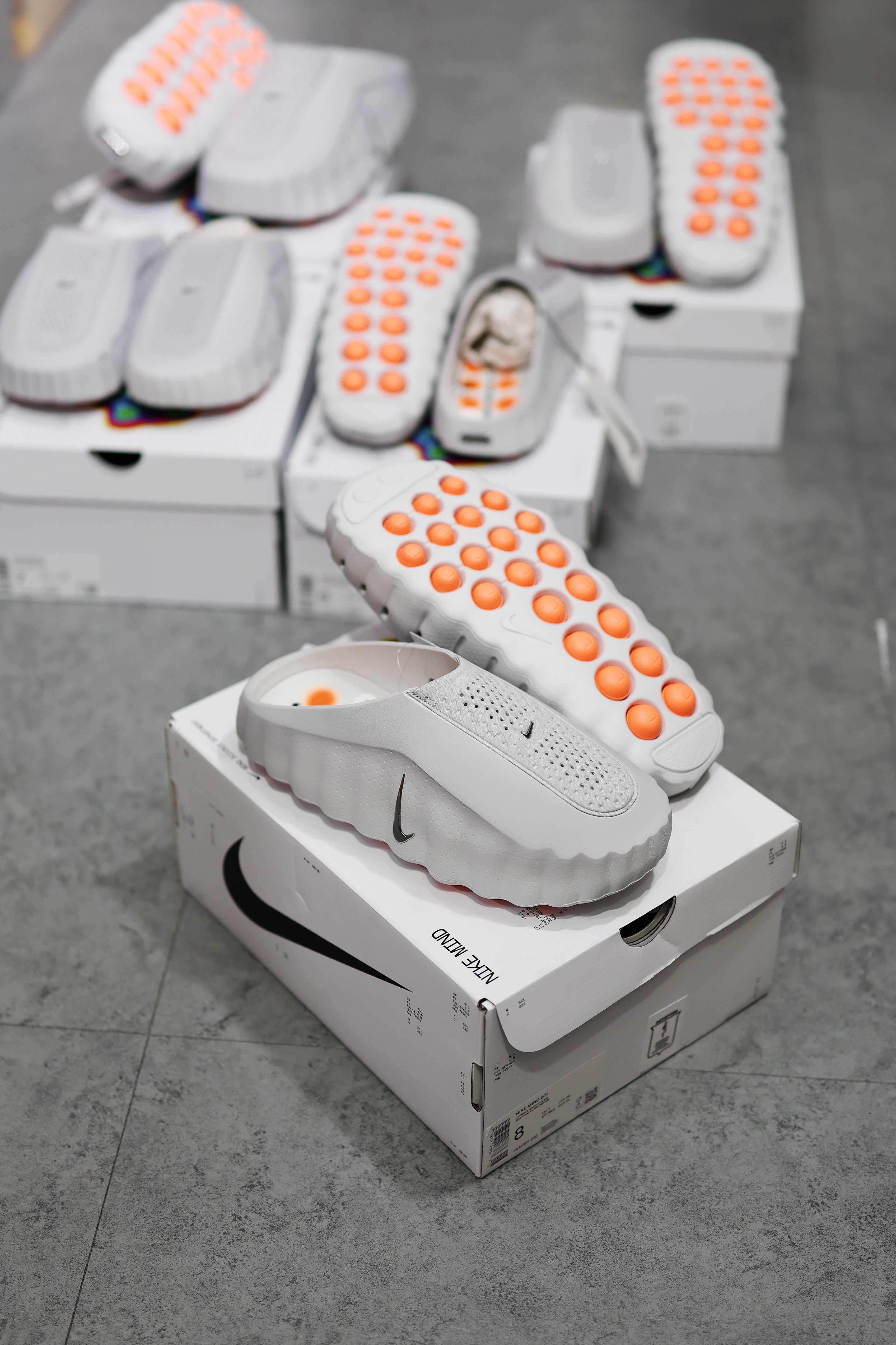 NIKE MIND 001 Slide 賽前拖鞋 灰色/黑色/紅色  HQ4307-001