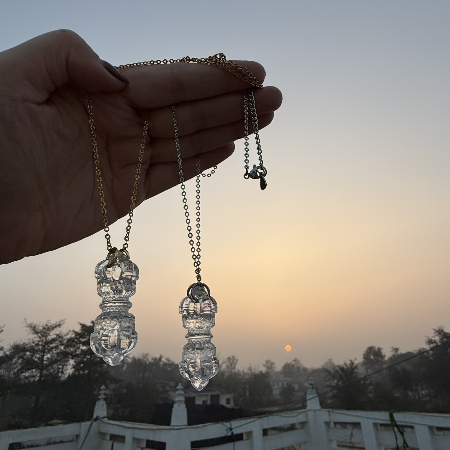 日常鎮煞守護四股金剛杵| 白水晶手工雕刻金剛杵附不鏽鋼鍊天然晶礦