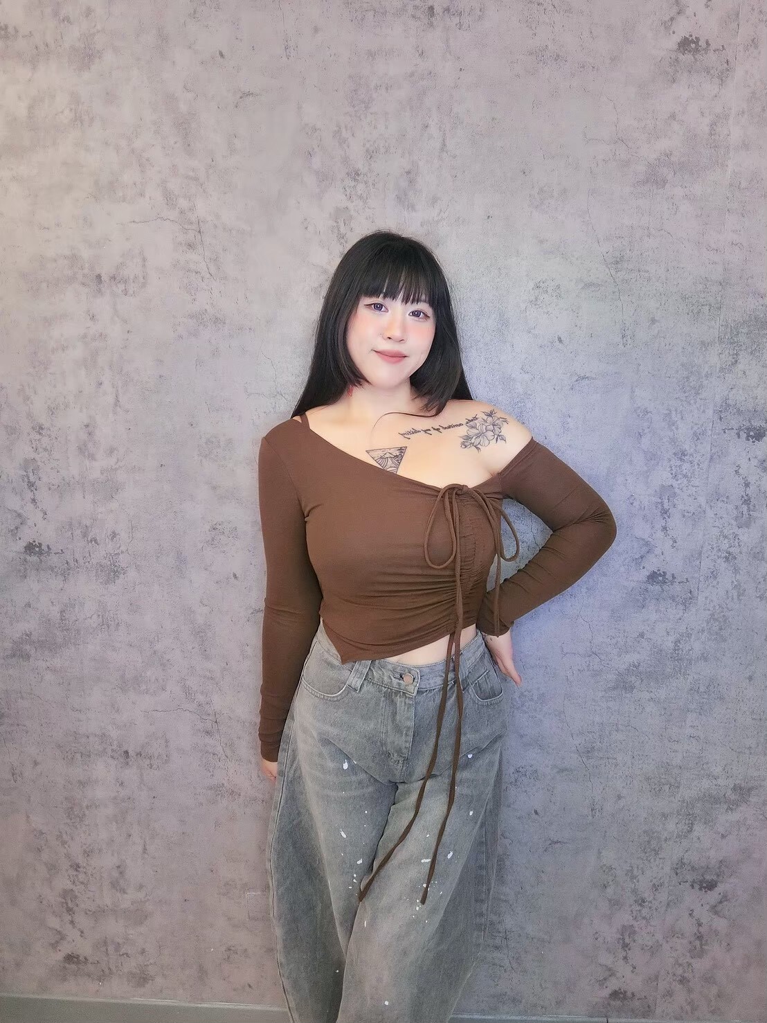 辣妹斜肩抽繩長袖上衣