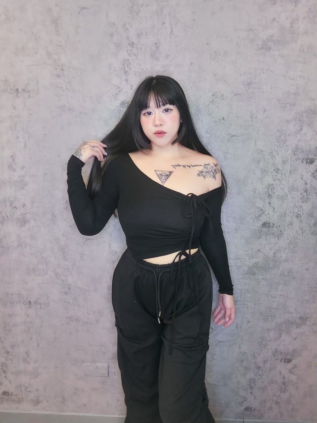 辣妹斜肩抽繩長袖上衣