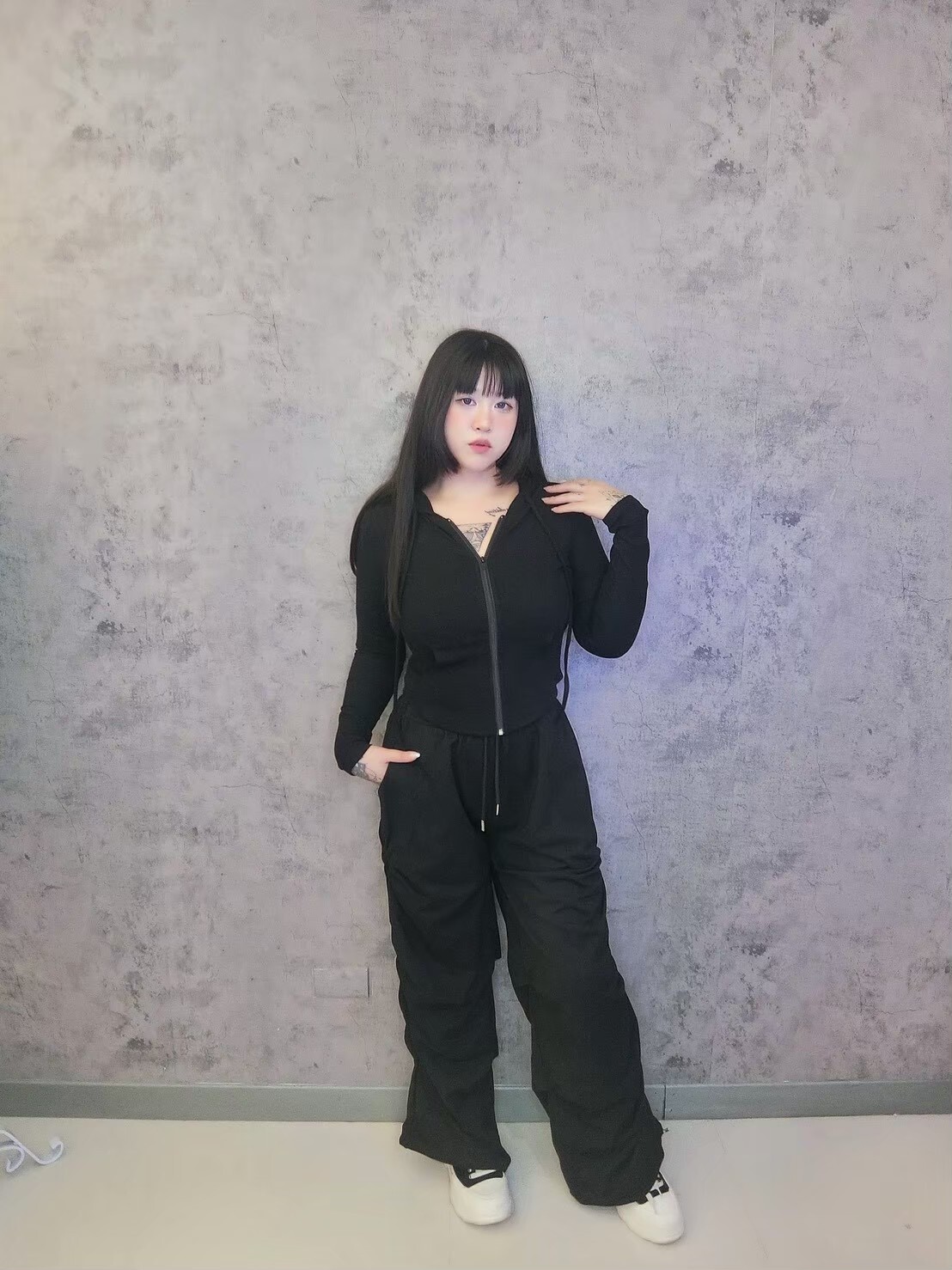 個性設計款簍空抓皺長褲