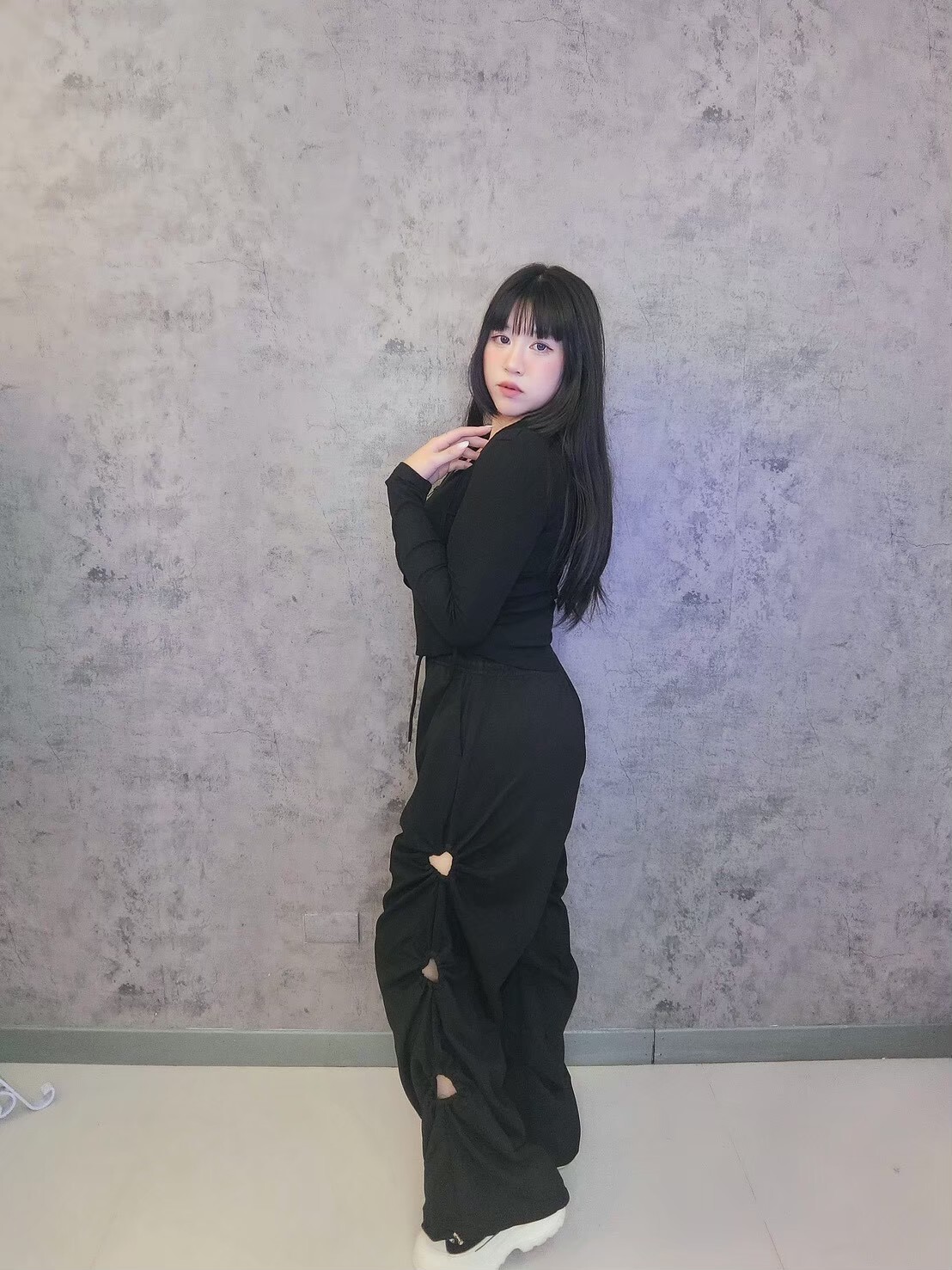 個性設計款簍空抓皺長褲