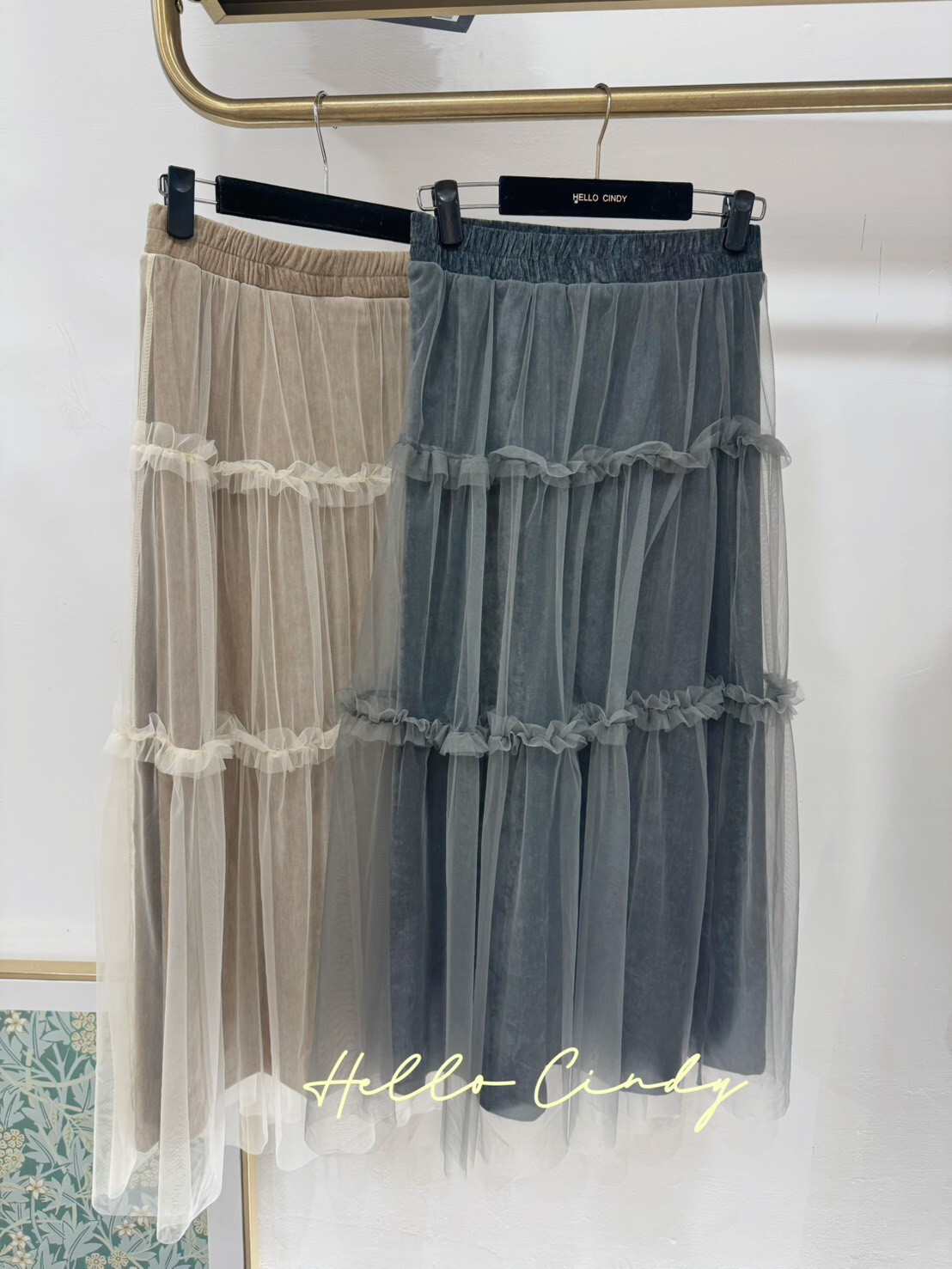 B01077 法式甜美感絨質佐透紗設計款長裙