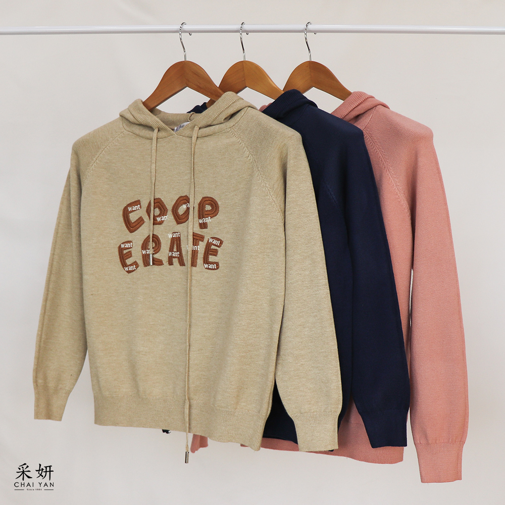 字母刺繡連帽針織長袖上衣