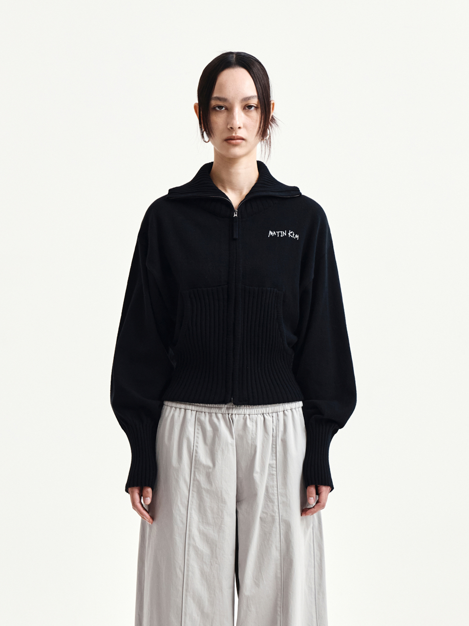 高領刺繡LOGO拉鍊外套女款 黑色