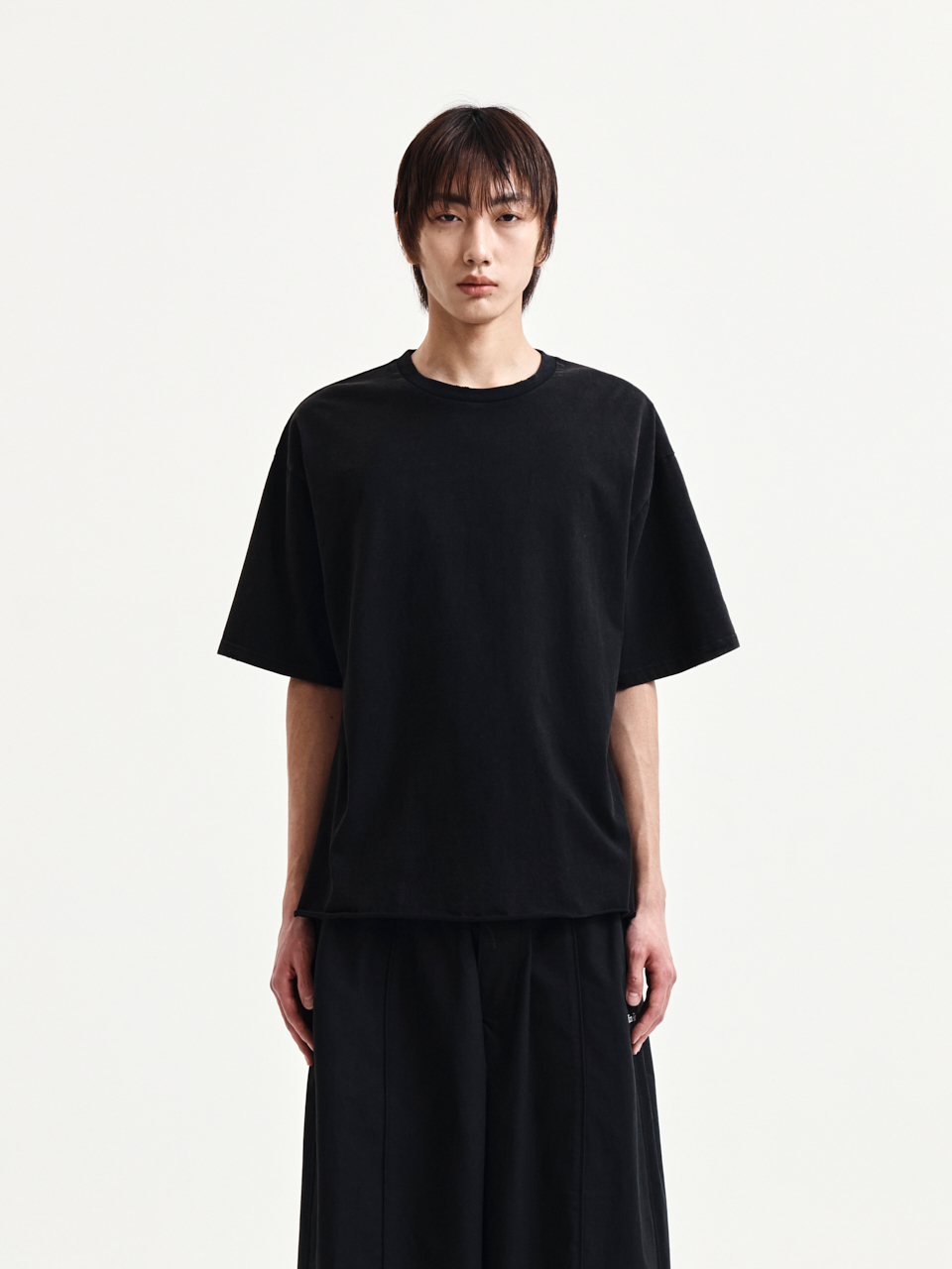 粗裁設計塗鴉印花上衣 黑色