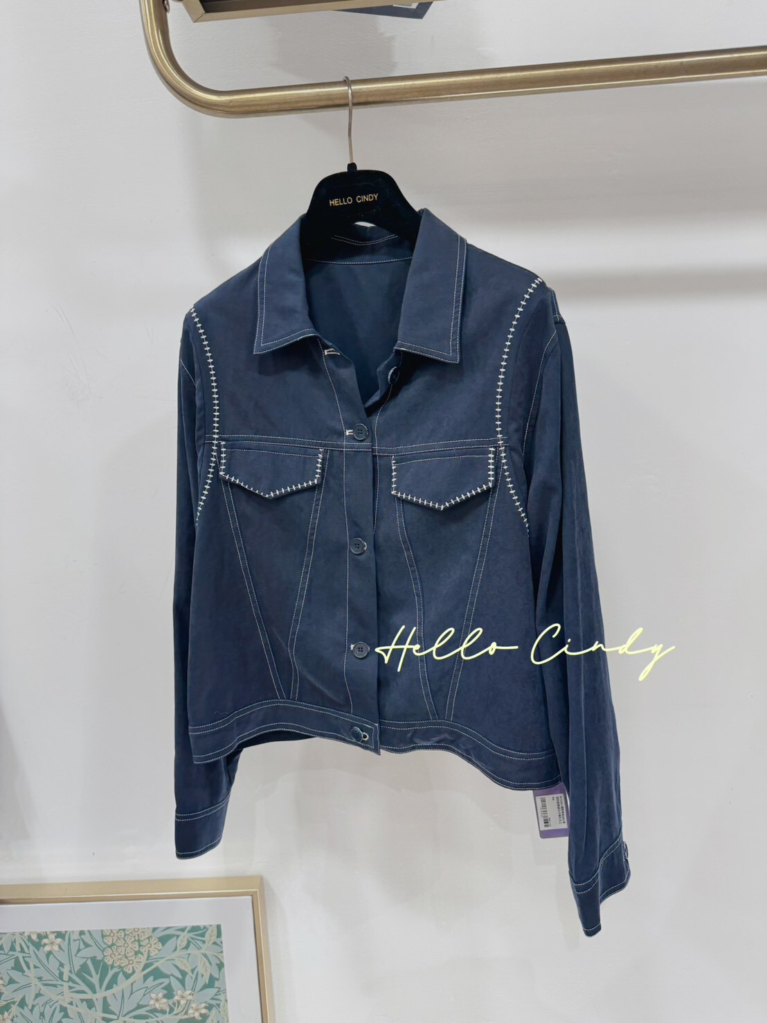 B01085 精緻車線設計感薄款蜜桃絨牛仔襯衫式上衣(外套)