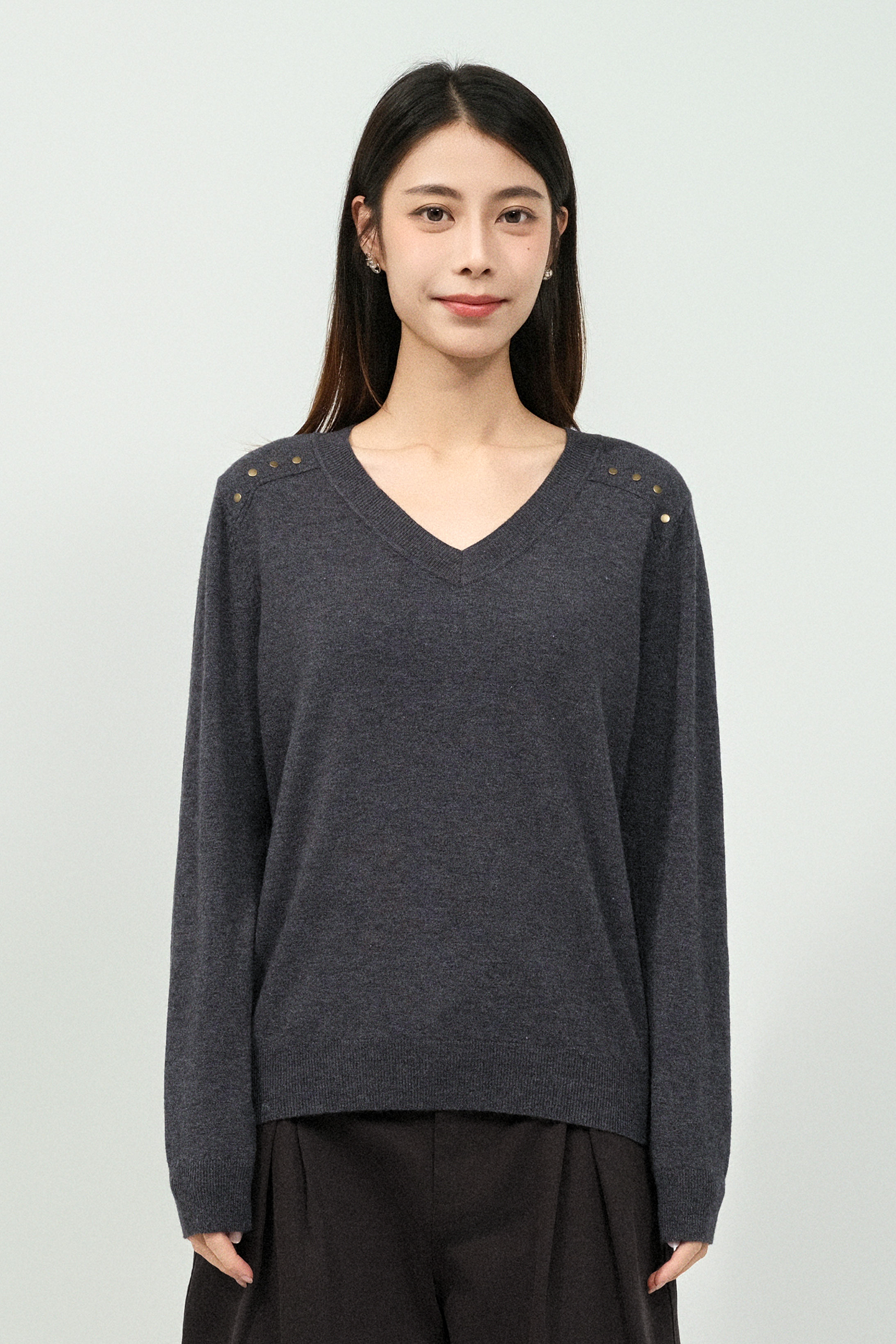 撞釘肩V領薄冷衫（預購產品）