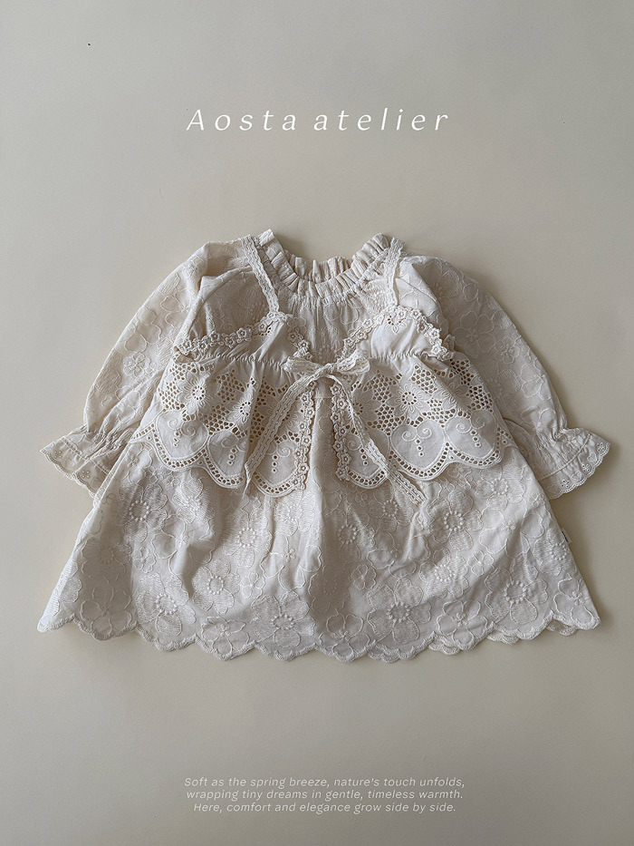 正韓春aosta 雕花綁帶罩衫