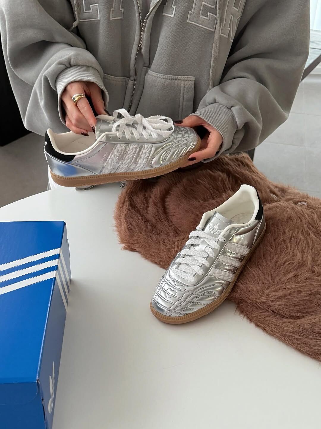 ADIDAS ORIGINALS SAMBA JP 情人節限定 液態銀 灰銀 黑尾 焦糖底 男女鞋 HP7105 / 預購