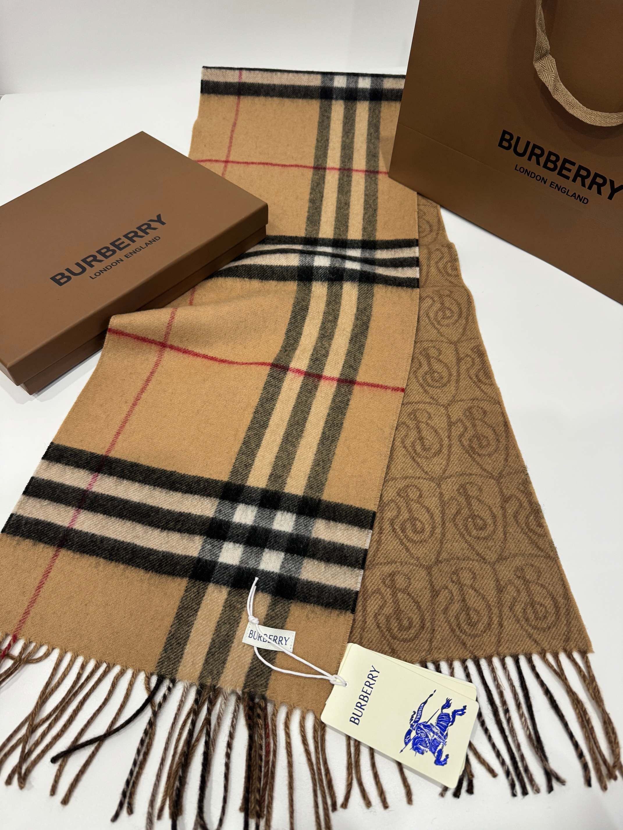 BURBERRY B字LOGO 雙面格仔頸巾 (Made in Scotland)
