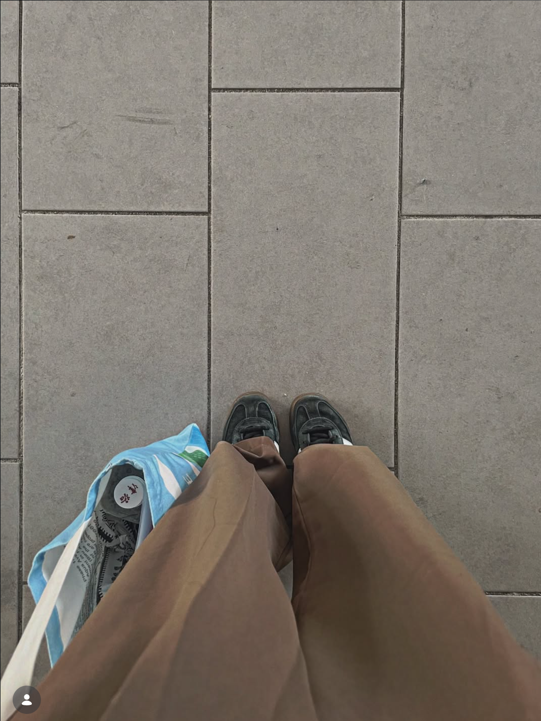 又系「店主面交day」lah🧚🏻‍♀️今次系 粉嶺 喔 ✨ 今日先去教「課後數學思維小組」➕➖✖️➗ 完左就去粉嶺站面交咯 🫰🏻🫰🏻🫰🏻  如果客人都想面交嘅 ，可以用以下渠道搵我哋喔💕💕 🫧IG DM / FB DM 同客服部講喔 〰️ 🫧網址 落單嘅客人 就可以留低 〰️ 聯絡電話☎️ OR 〰️ Email address 🧚🏻‍♀️我地嘅客服同事 經whatsapp / Email 會主動聯絡大家喔🧚🏻‍♀️  🫧面交地點，包括以下嘅地鐵站喔 〰️恆安站 〰️馬鞍山站 〰️鑽石山站 〰️旺角站 〰️旺角東站 〰️大學站 〰️大圍站  🫧面交日期 〰️可以同客服溝通以落實面交嘅 日期+時間喔💕  ➿個別情況需直接經IG DM / FB DM / Email 聯絡客服喔  感謝各位都系 準時 到面交點 ✨✨ 仲有多朋友仔系會嘗試到我地指定交收點交收喔💗💗 感謝客人一直都系友善溝通 協商出大家都約到面交嘅日期同時間🫶🏻🫶🏻    Lapis Blog 直接連結🔗：https://lapisnailacce.shoplineapp.com/blog/posts/lapis-working-diary-f2f-meet-up-17