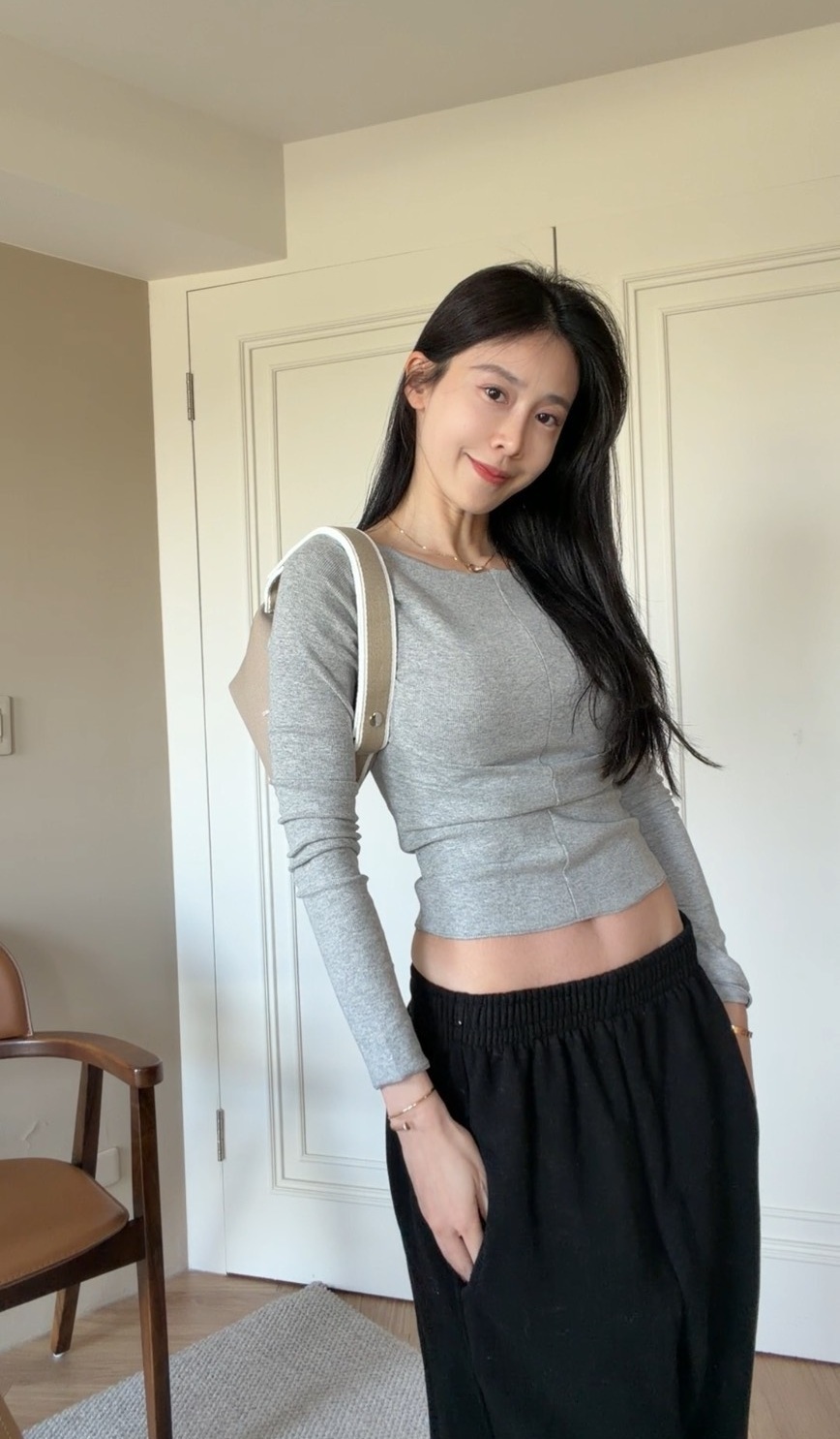 【新款少量現貨】 ｜韓國｜微捲邊素面上衣