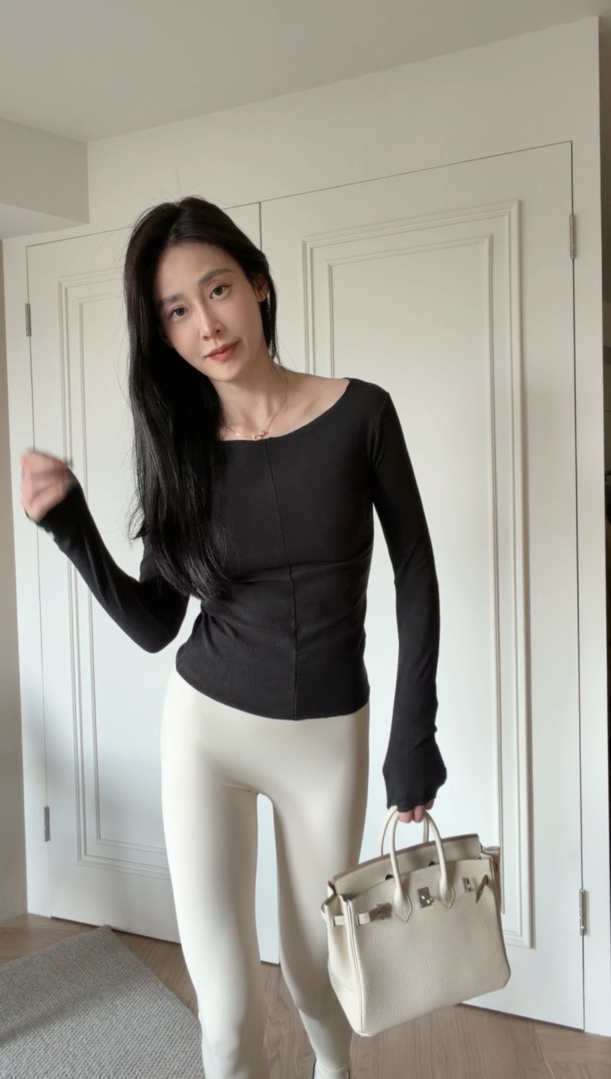 【新款少量現貨】 ｜韓國｜微捲邊素面上衣