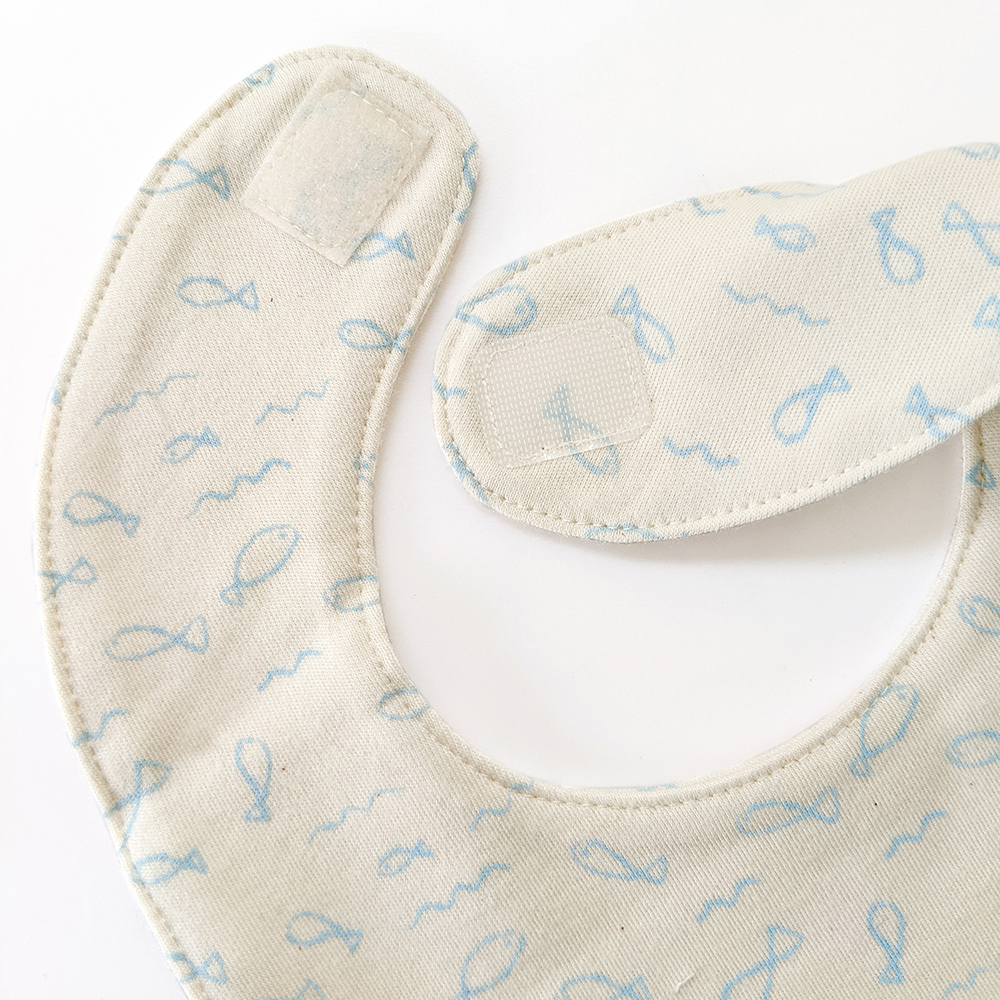 有機棉嬰兒柔適圍兜-淺藍魚 | 藍天畫布有機棉