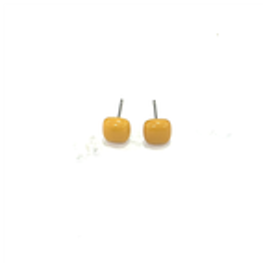 0121GZ041-26琥珀-7*7老蠟方形耳釘（A41)