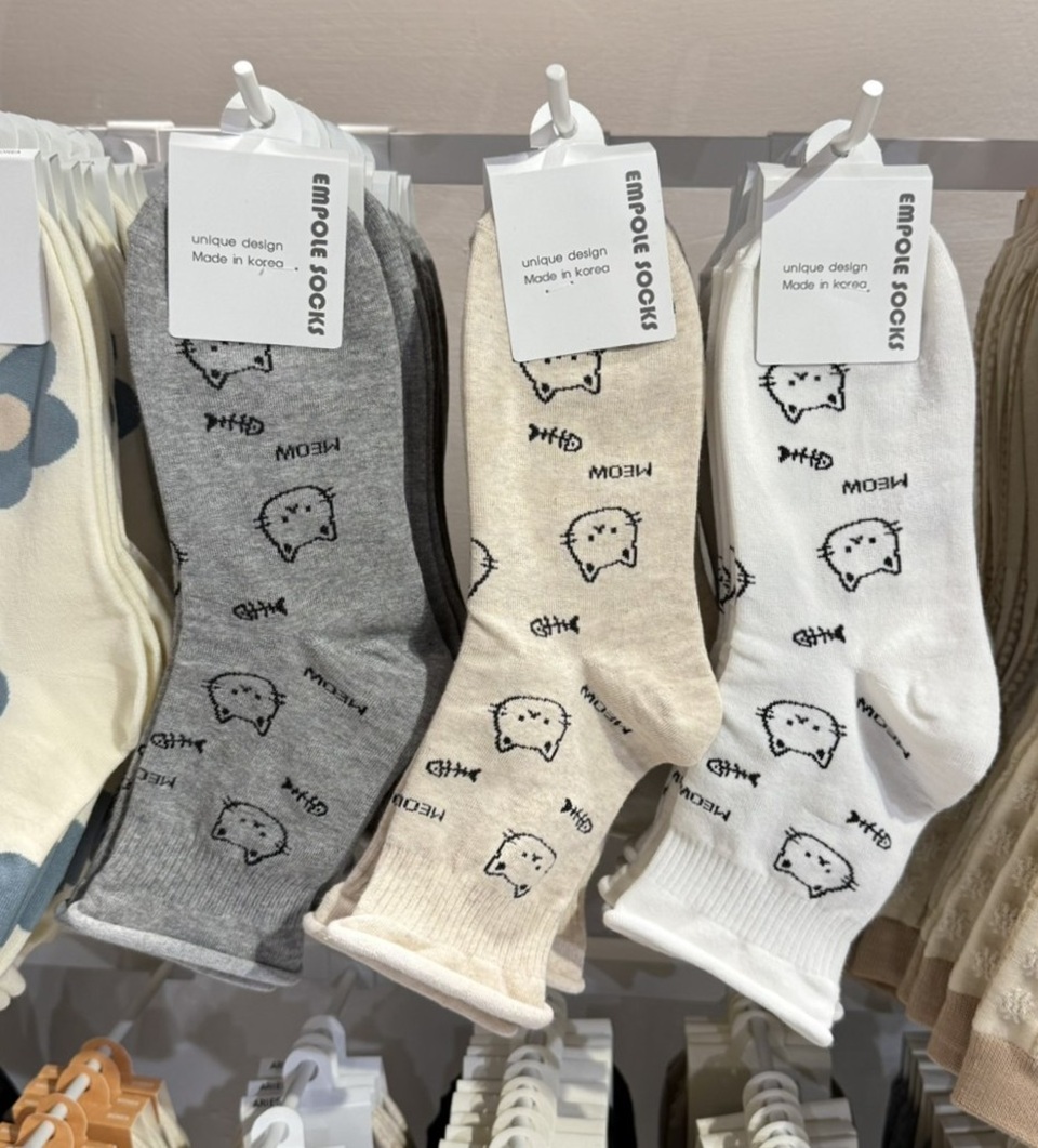 【成人長襪 買五送一】韓國 長襪 捲邊滿版貓頭魚骨長襪 白色 灰色 卡其色