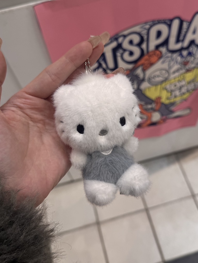 韓國首爾限定 灰白毛絨絨KITTY 丹尼爾