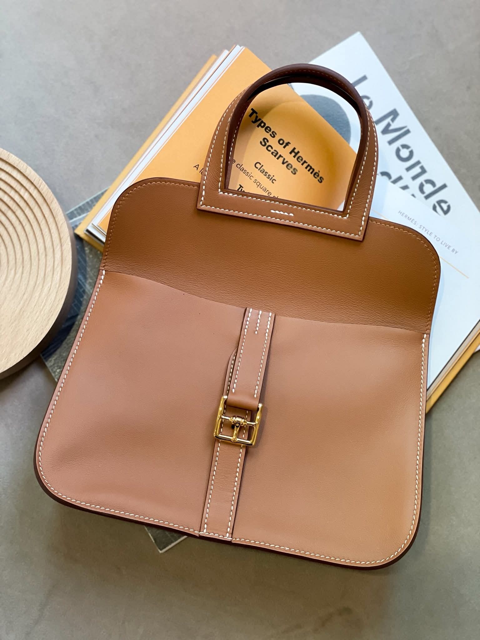 Hermès Halzan Mini Swift Leather Gold GHW  HK$4x,xxx  詳情請PM我哋 (HK$2,000 訂金)