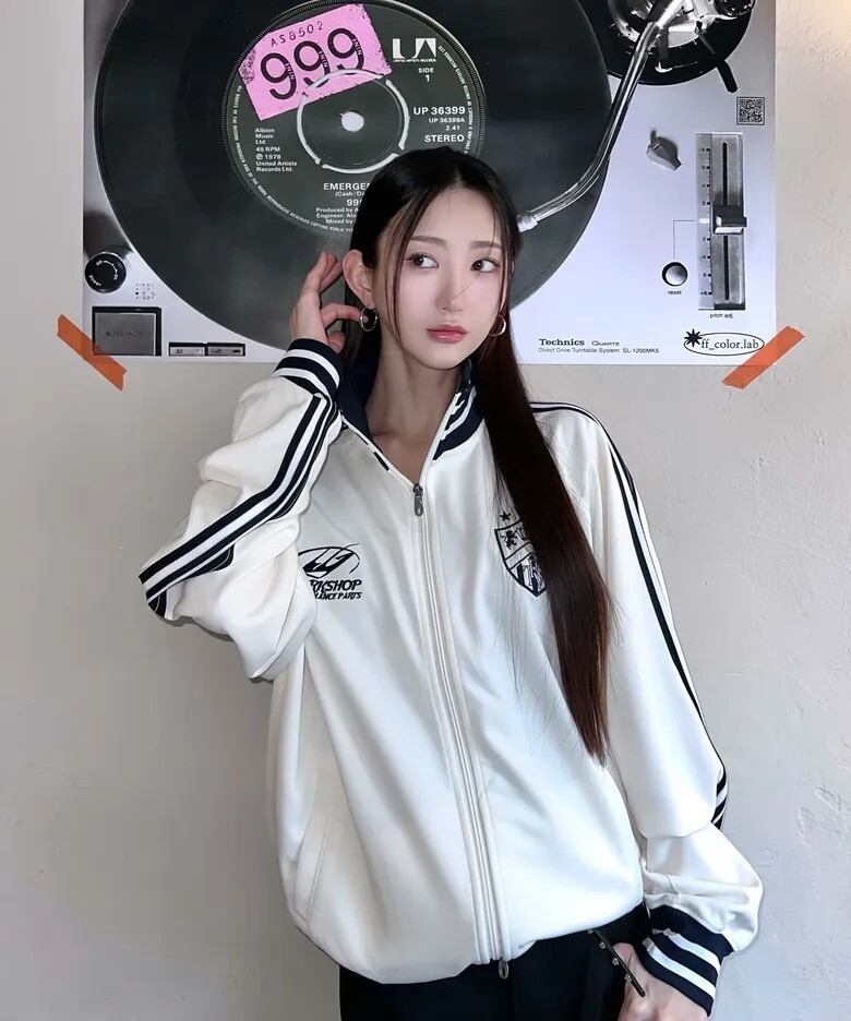 【限時特價】TRAVEL運動外套 線條 藝人著用款 韓國品牌 刺繡