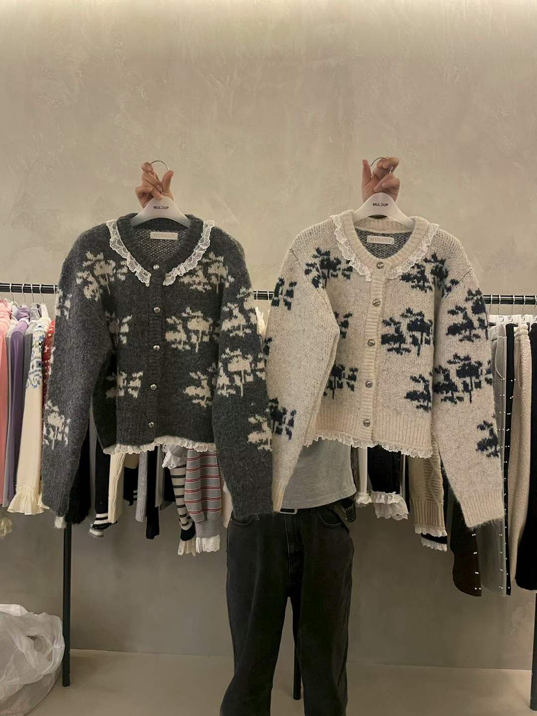 MP5451 小蕾絲領口厚針織外套 *特價* (優惠碼同充值購物金不適用)