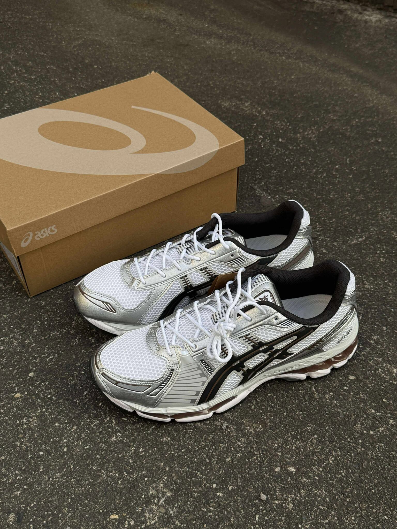 Asics GEL-KAYANO 12.1 白銀 奶油棕 男女款 運動休閒鞋 1203A759-104